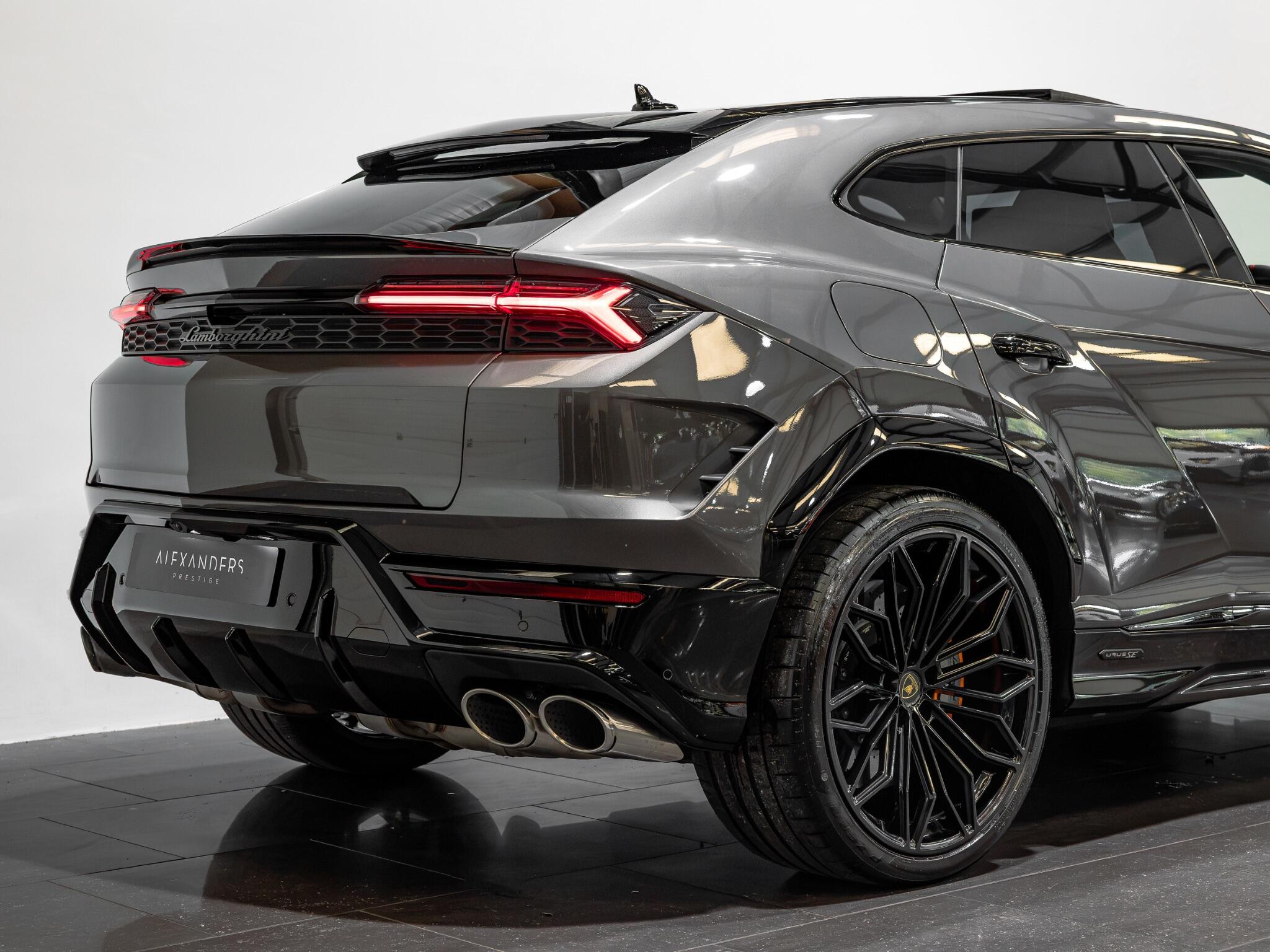 Lamborghini Urus view 12
