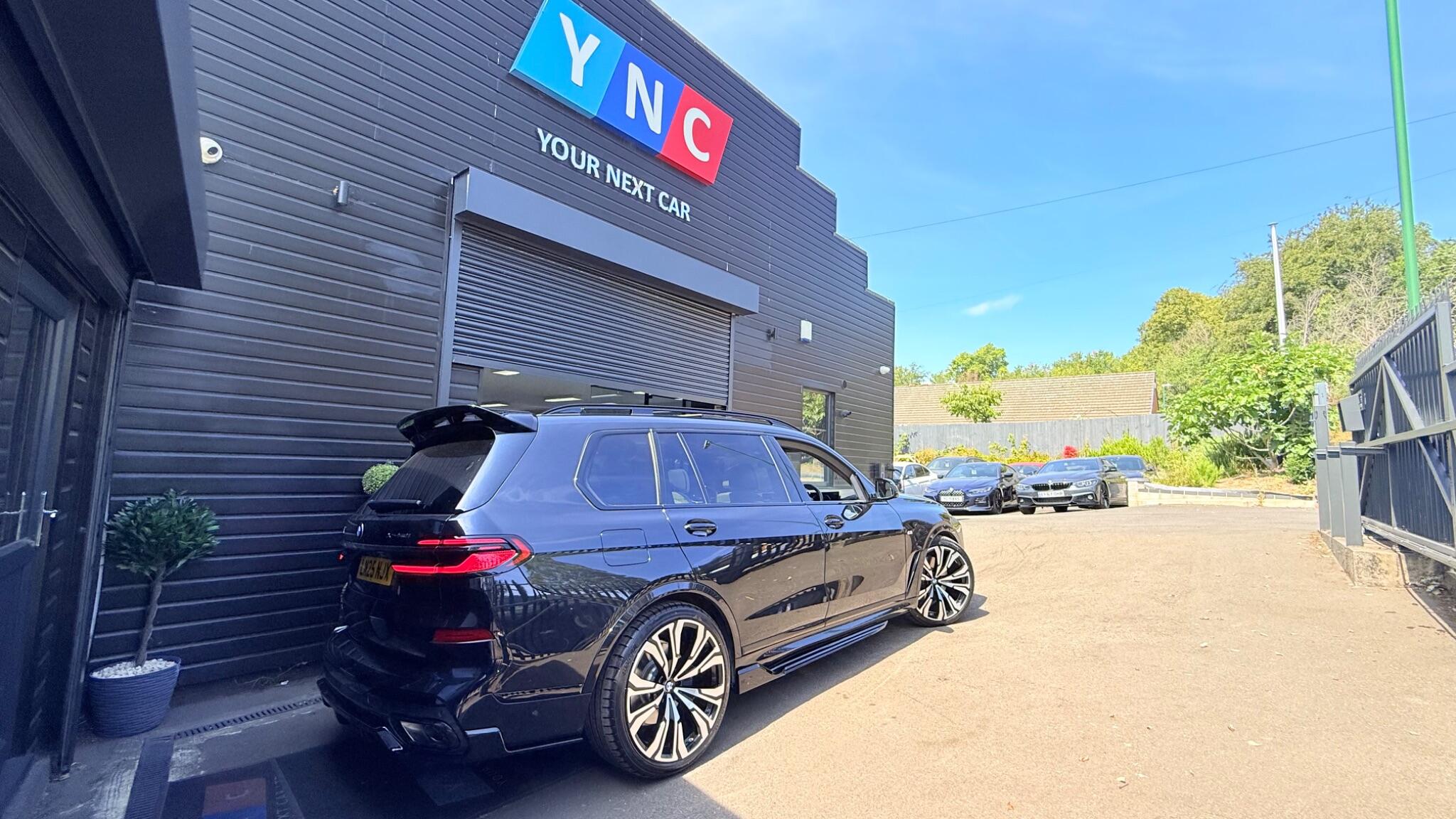 BMW X7 view 5