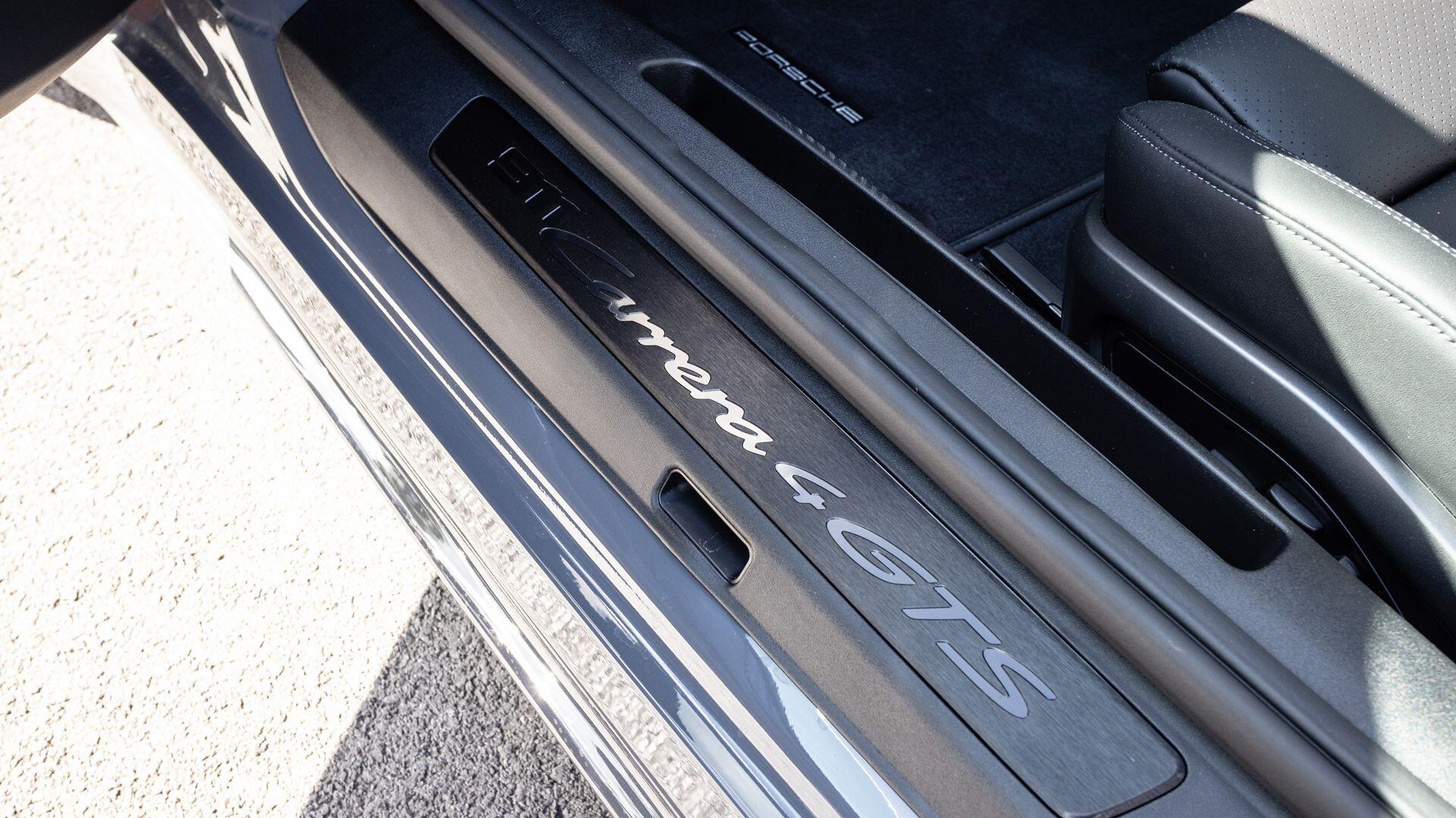 Porsche 911 view 36