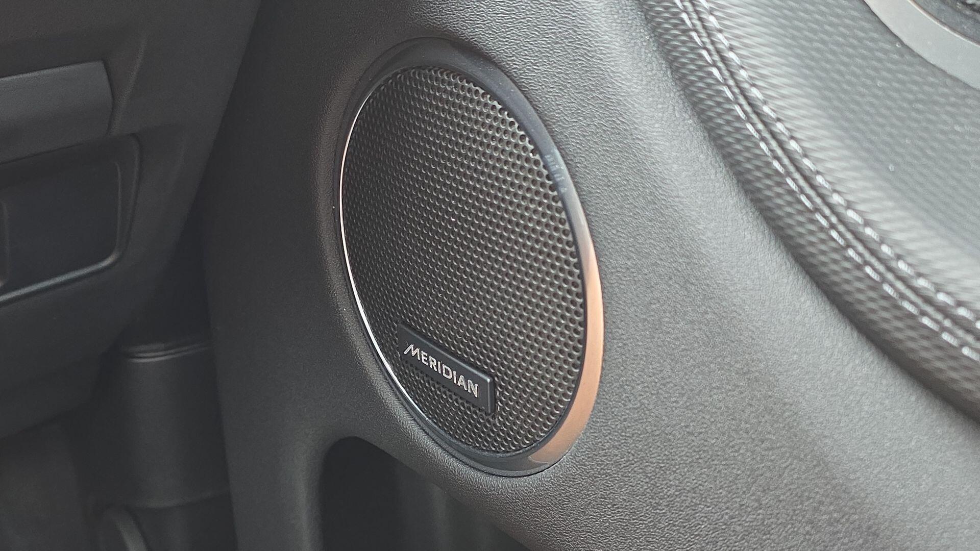 Land Rover Discovery Sport view 28