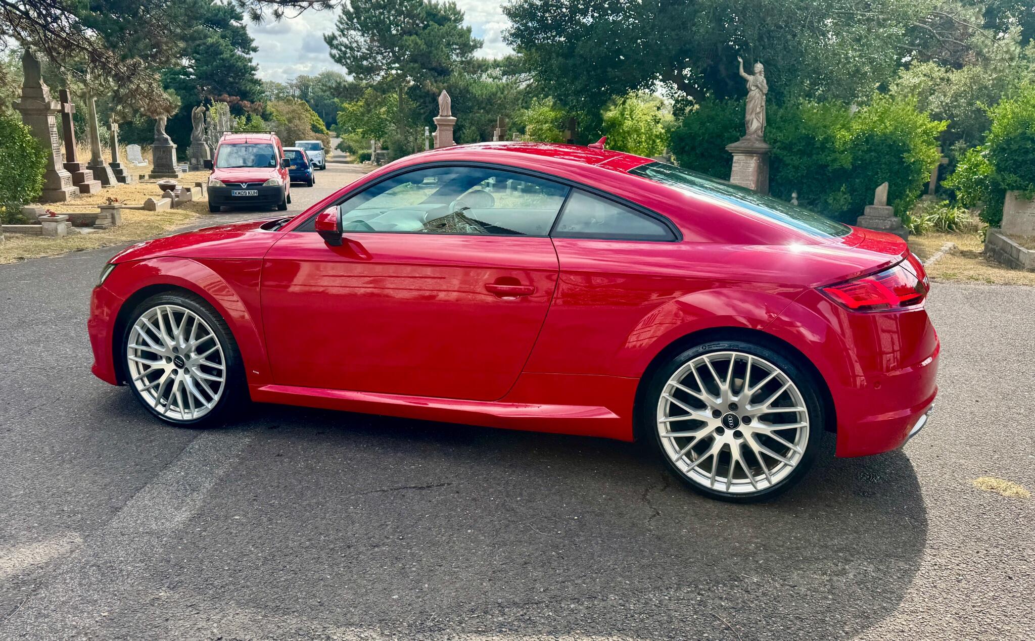 Audi TT view 14