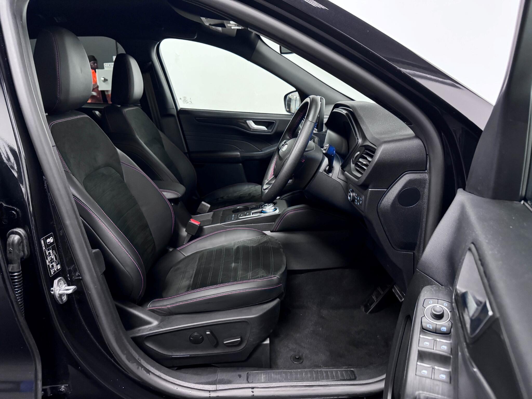 Ford Kuga view 34