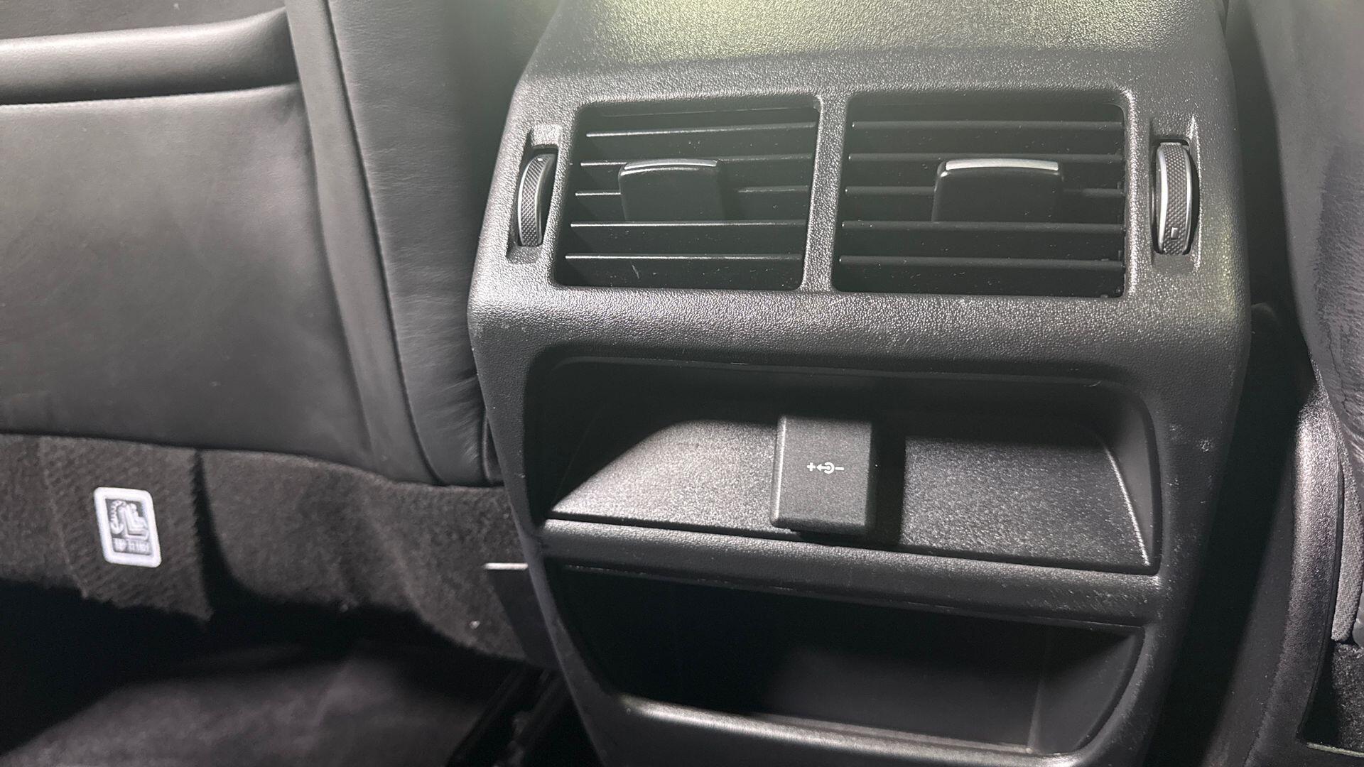 Land Rover Discovery Sport view 18