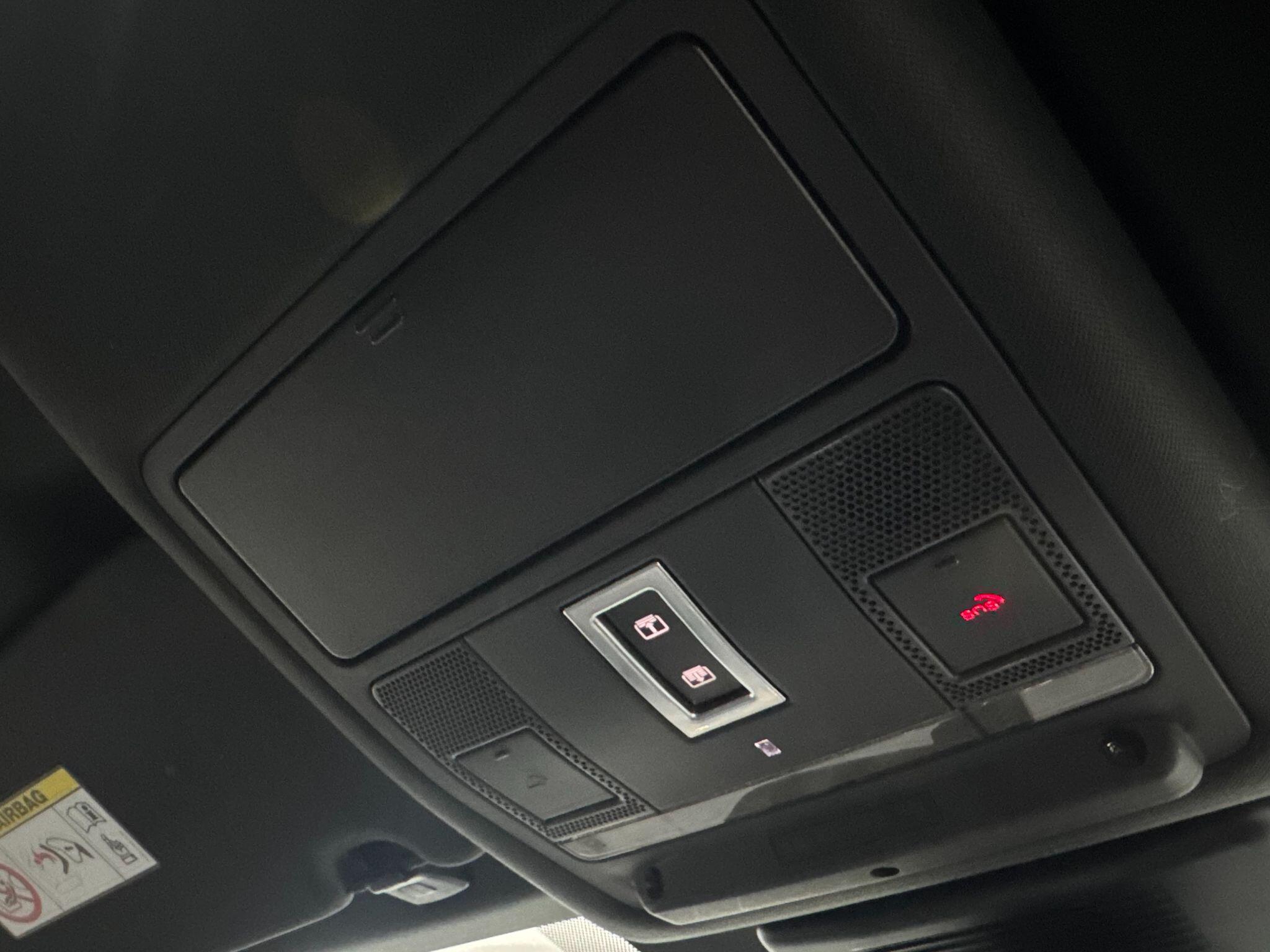 Land Rover Discovery Sport view 30