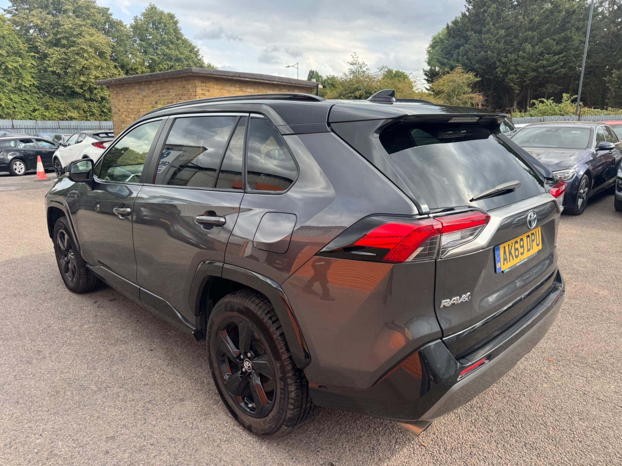 Toyota Rav4 view 3