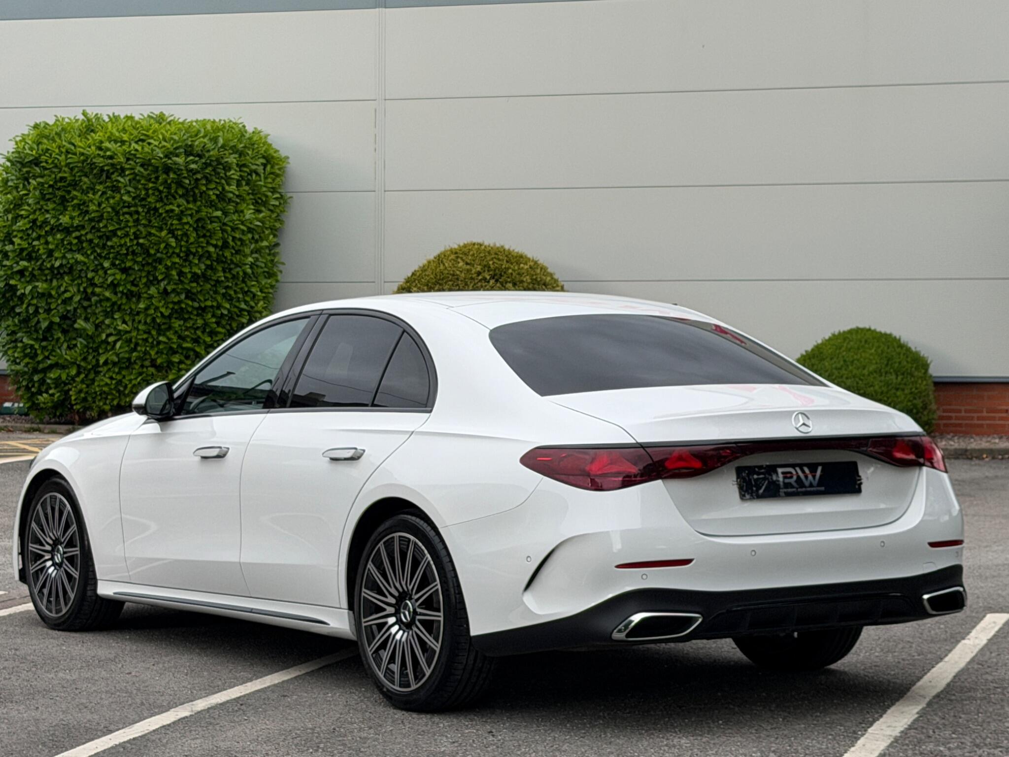 Mercedes-Benz E Class view 32