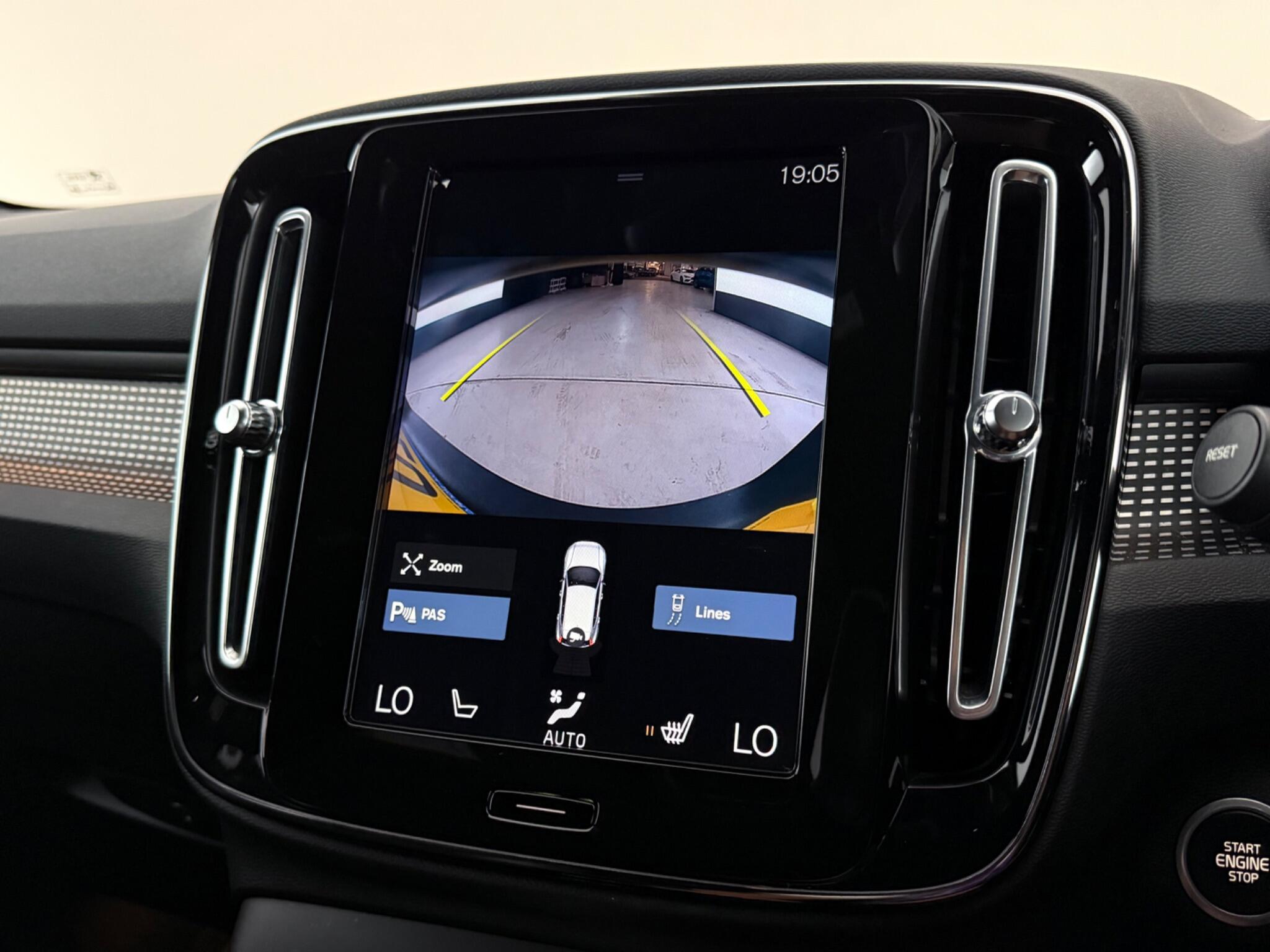 Volvo XC40 view 27