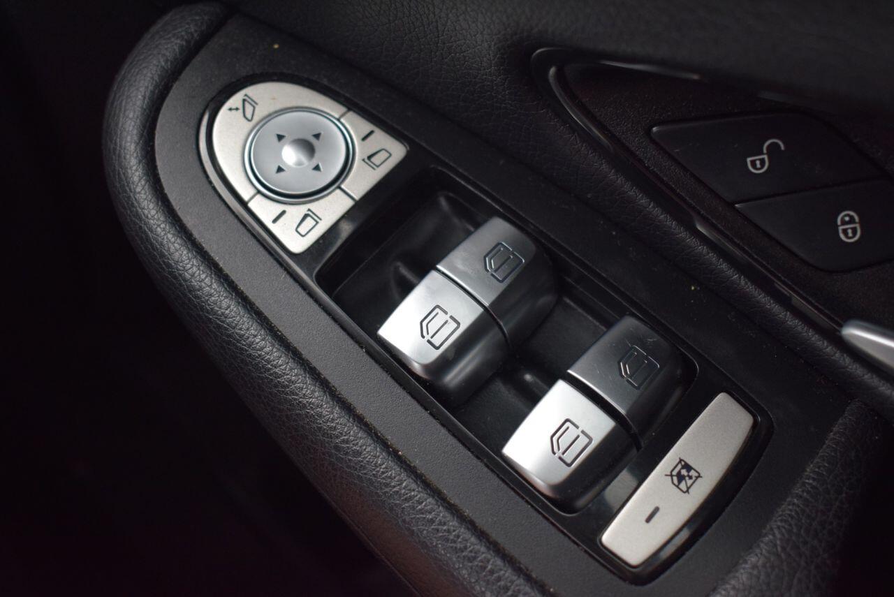 Mercedes-Benz C-Class view 23