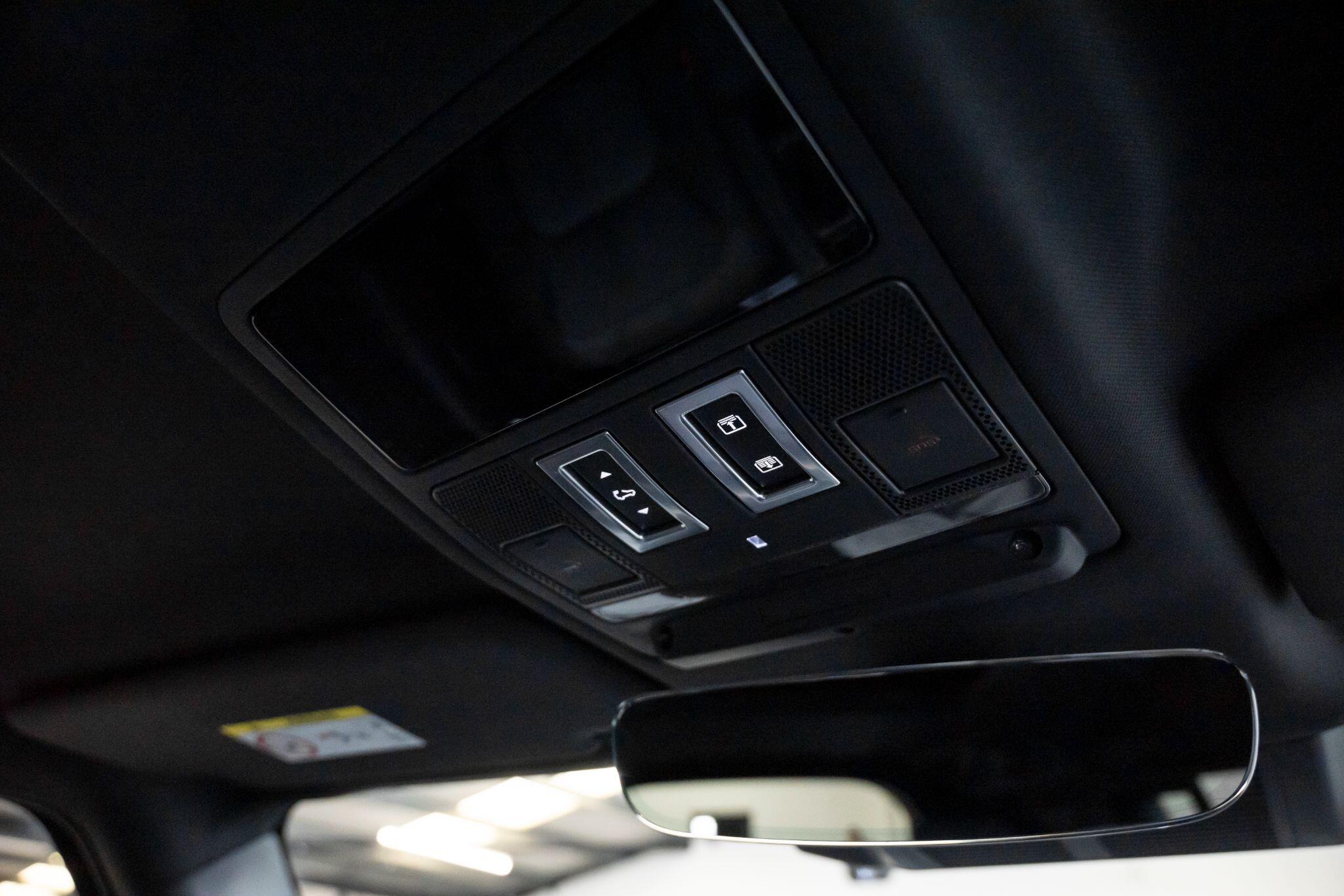 Land Rover Defender view 62