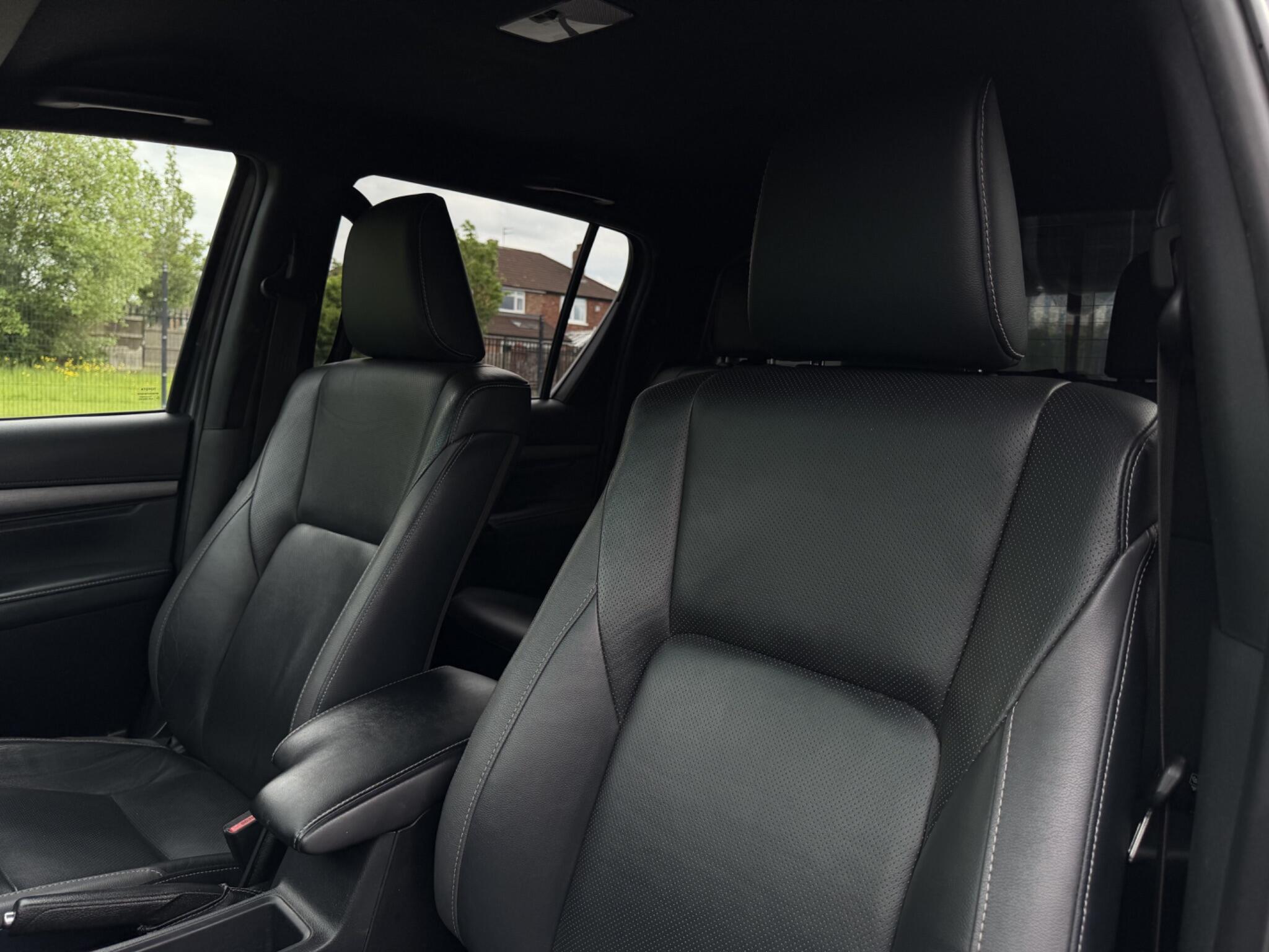 Toyota Hilux view 21