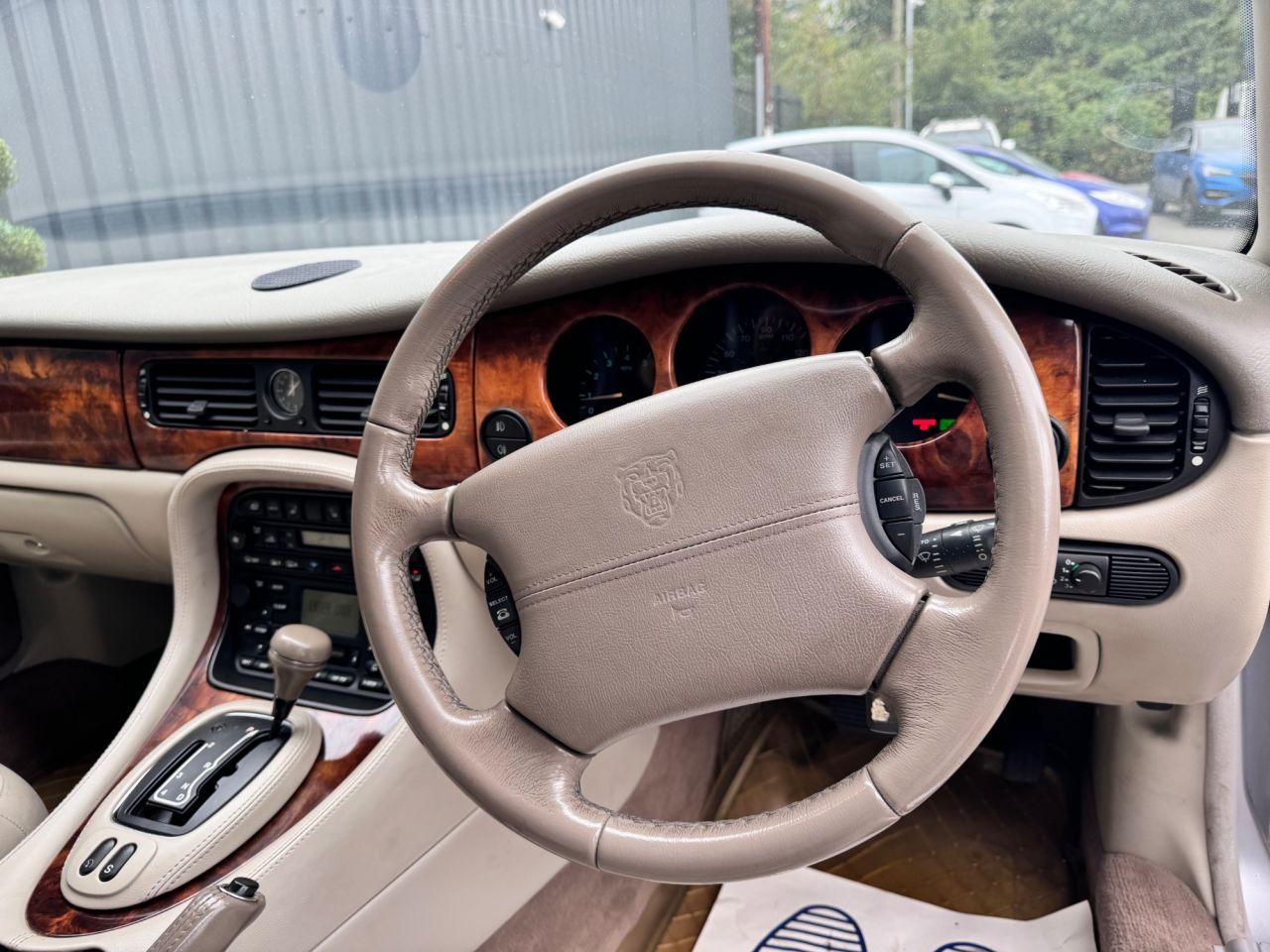Jaguar XJ view 21