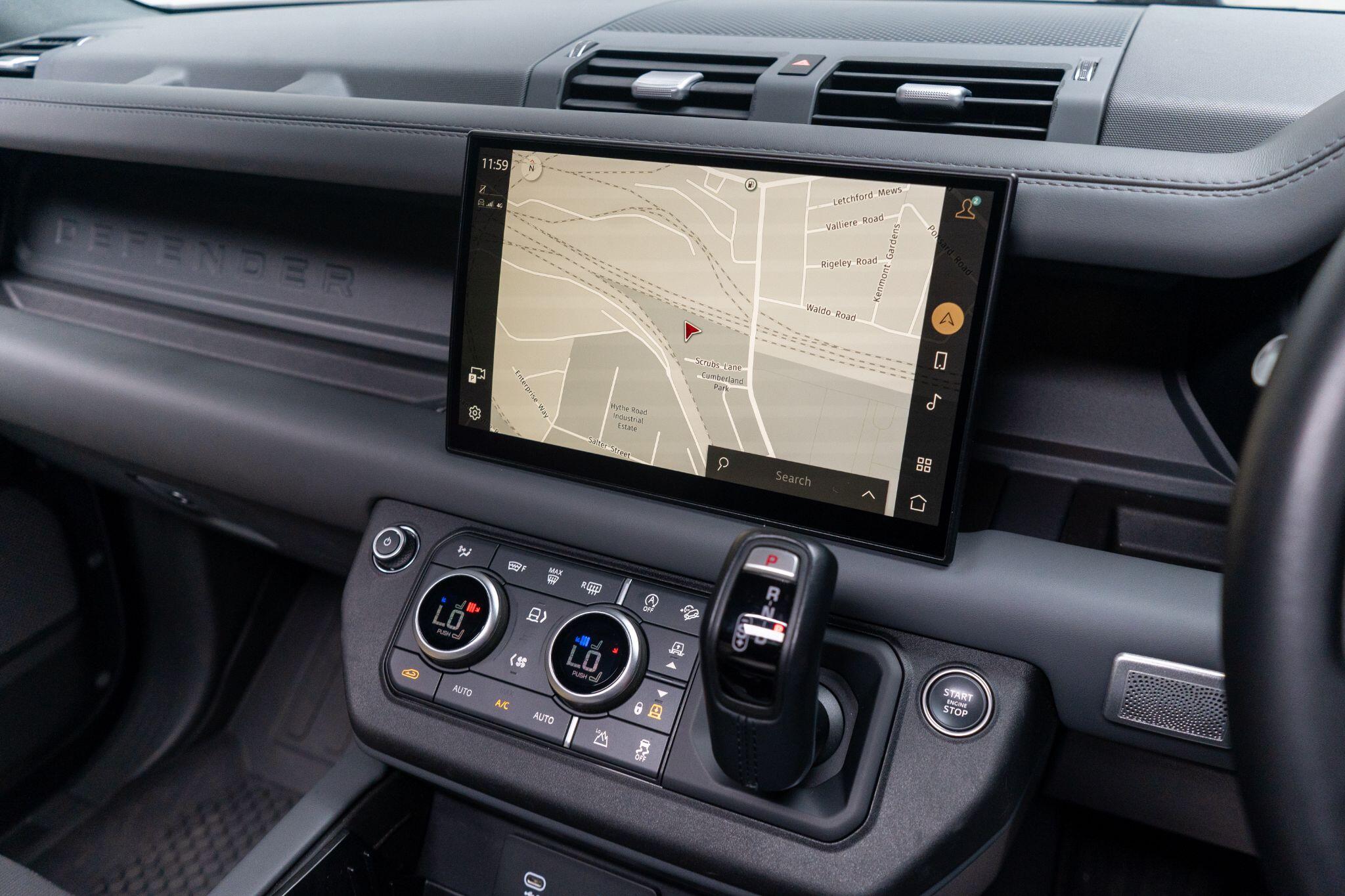 Land Rover Defender view 35