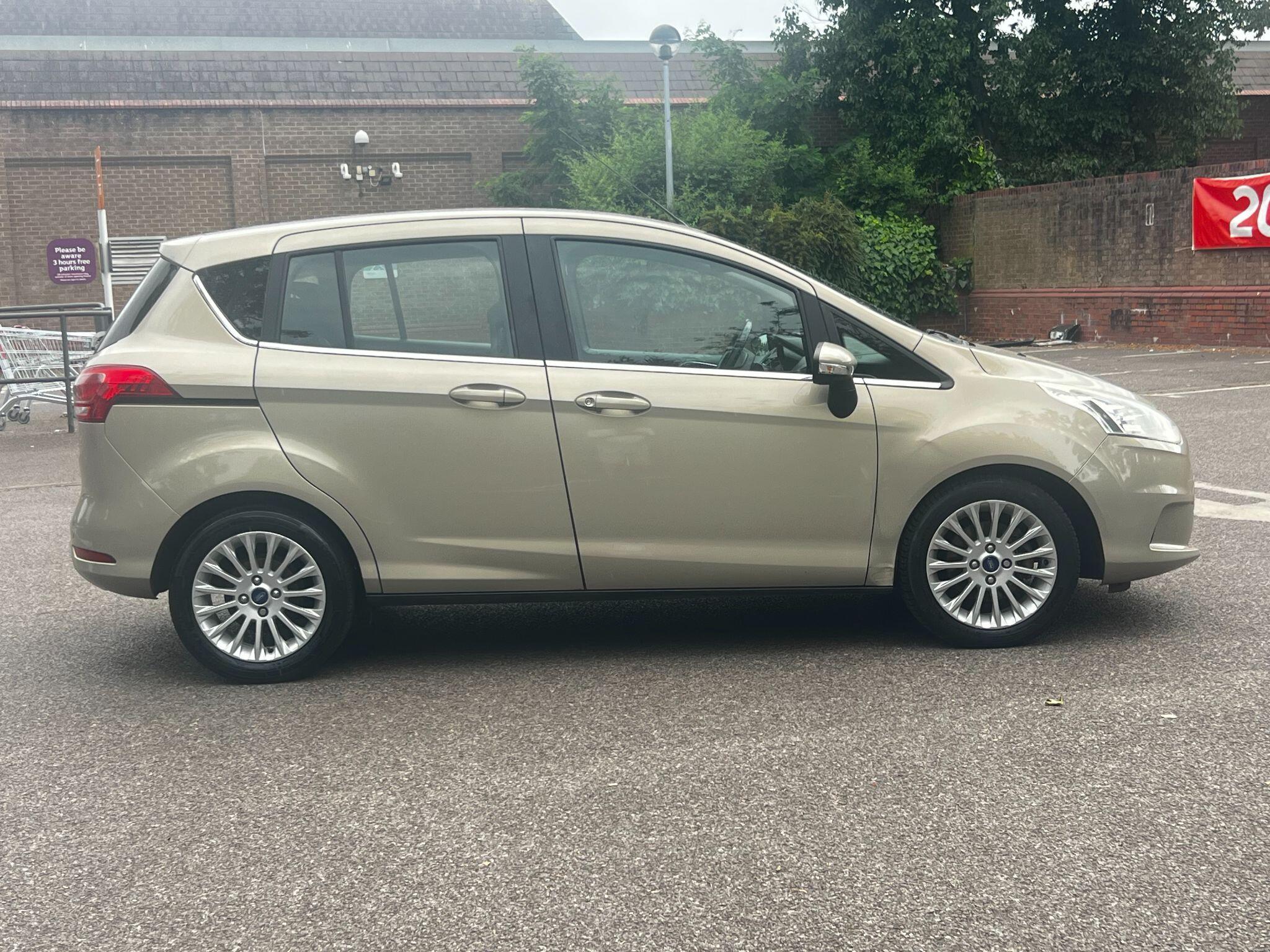 Ford B-Max view 8