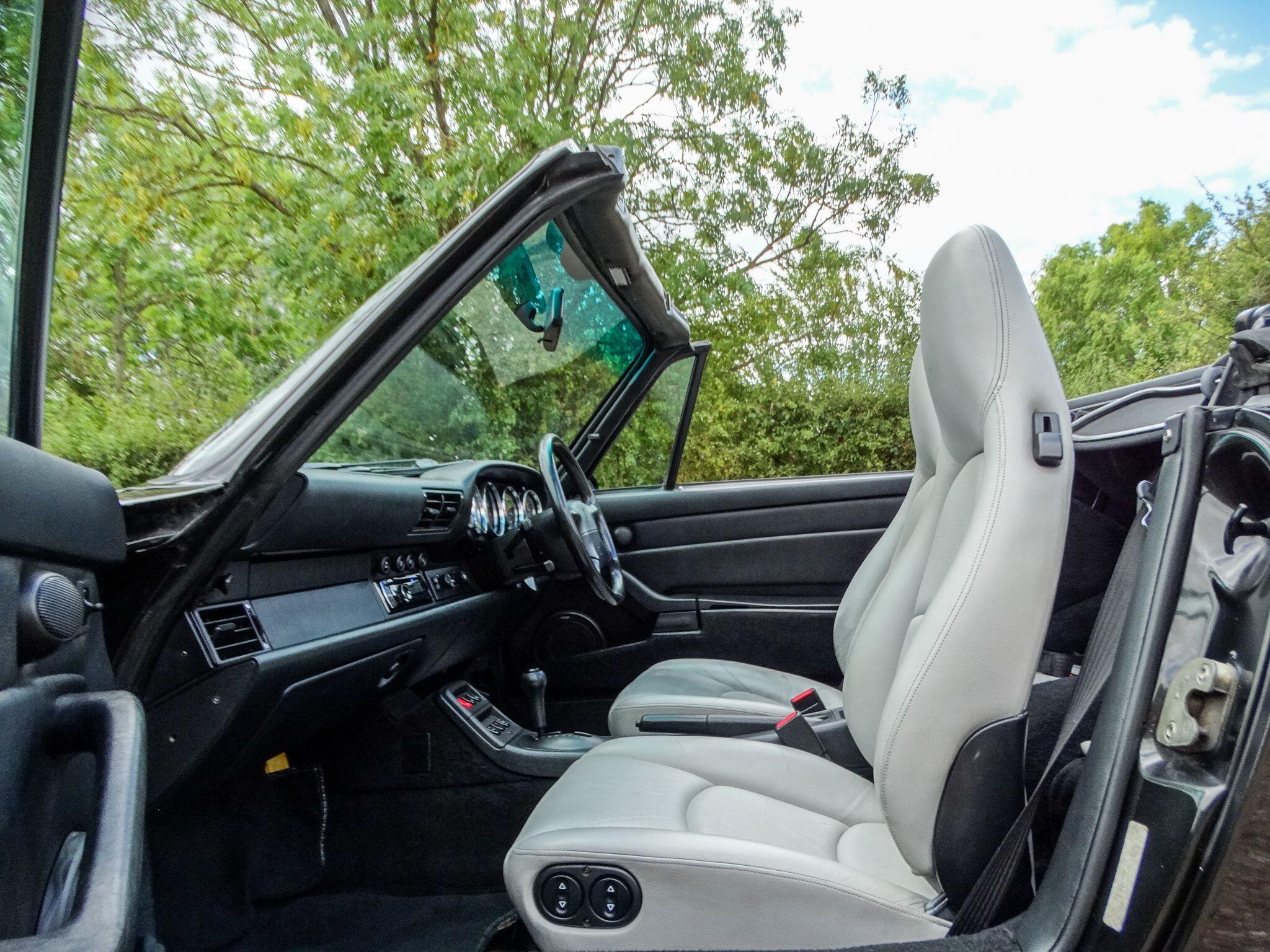 Porsche 911 view 3