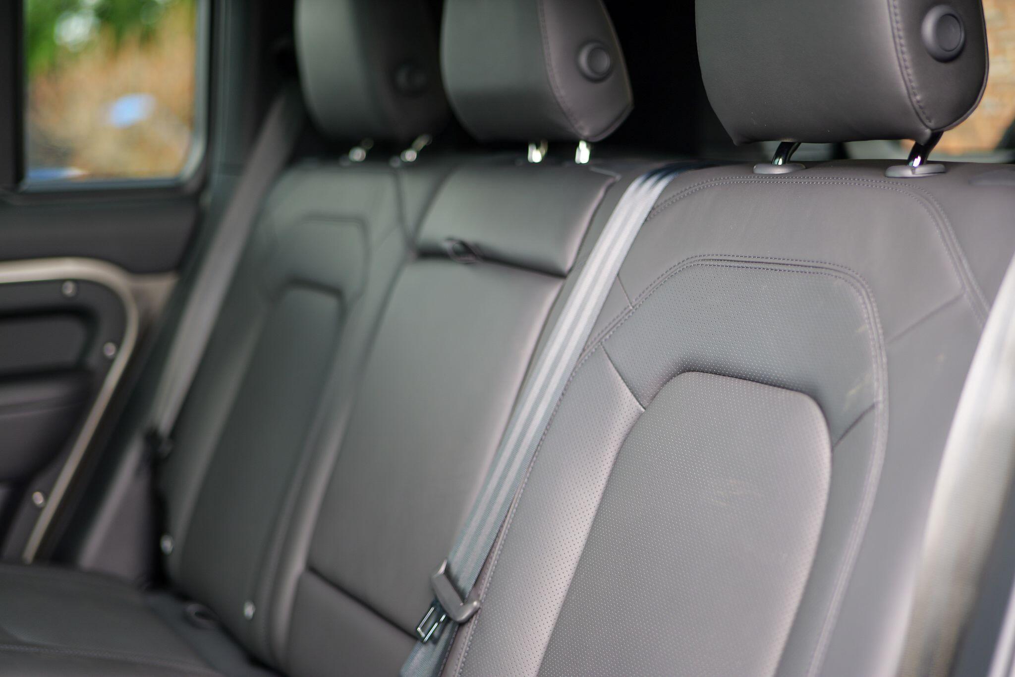 Land Rover Defender view 30