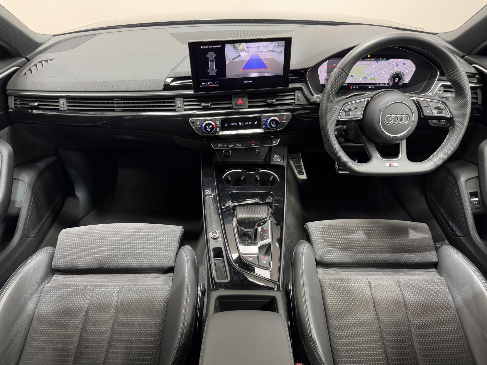Audi A4 Avant view 20