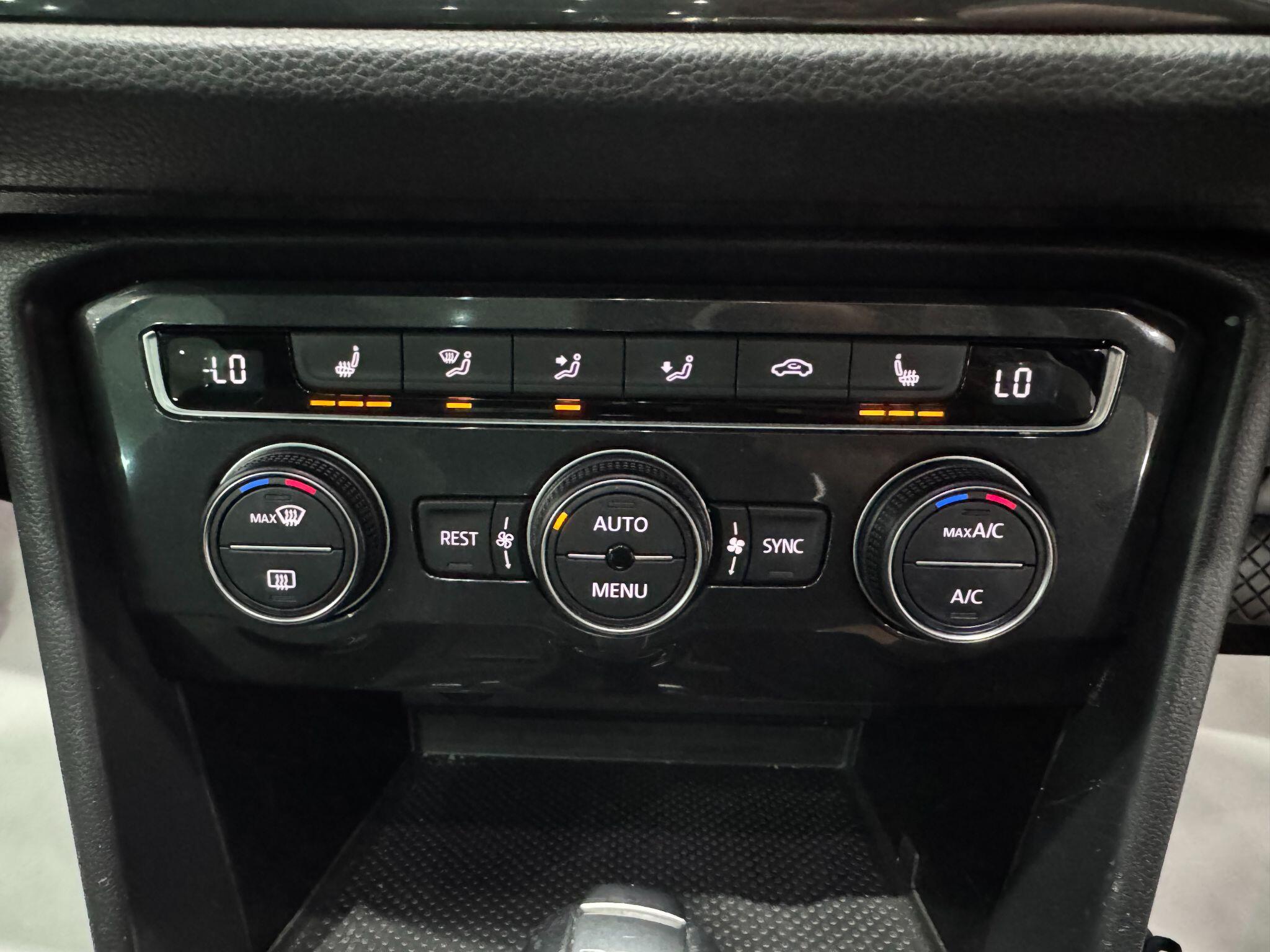 Volkswagen Tiguan view 45