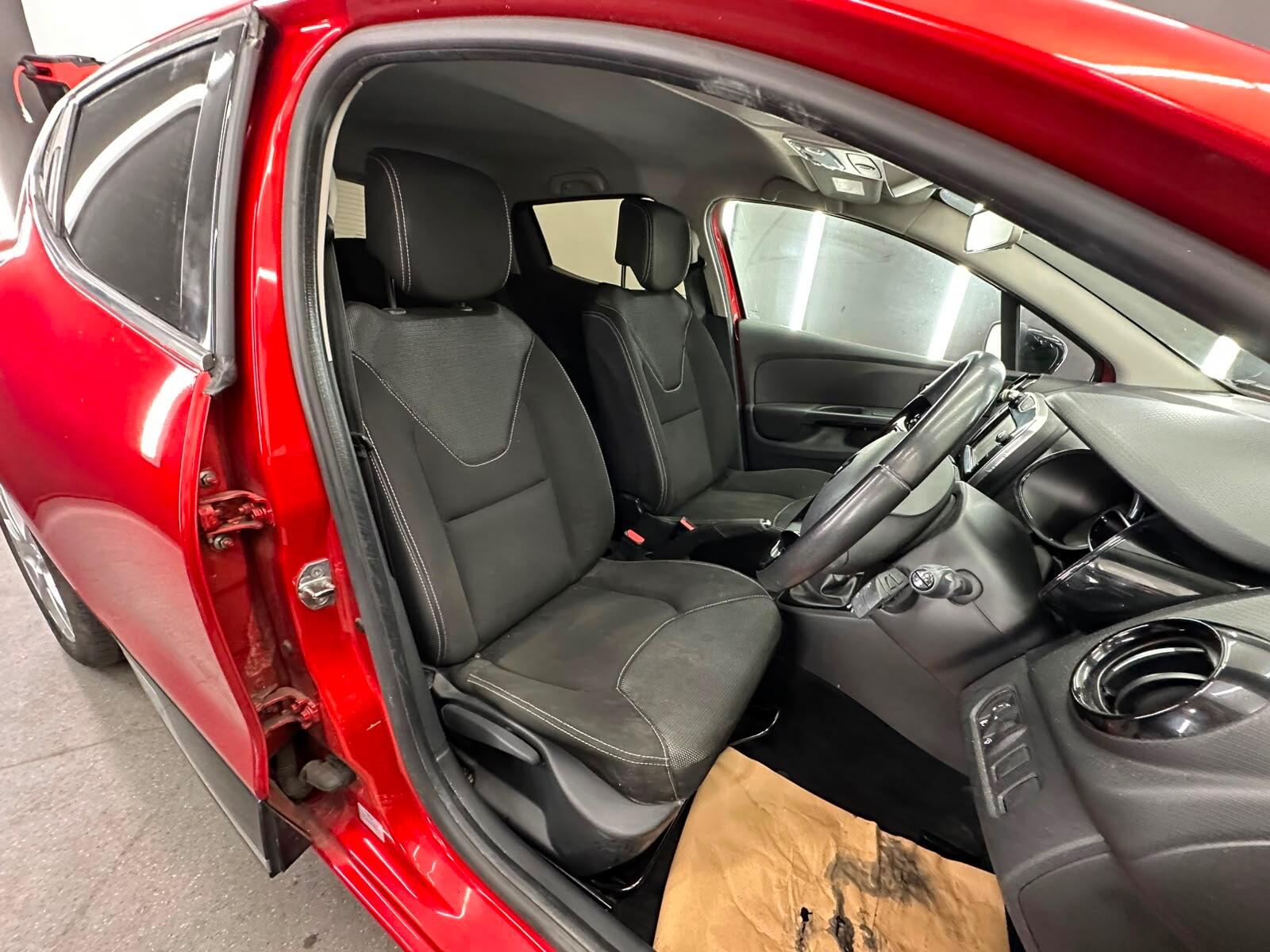 Renault Clio view 30