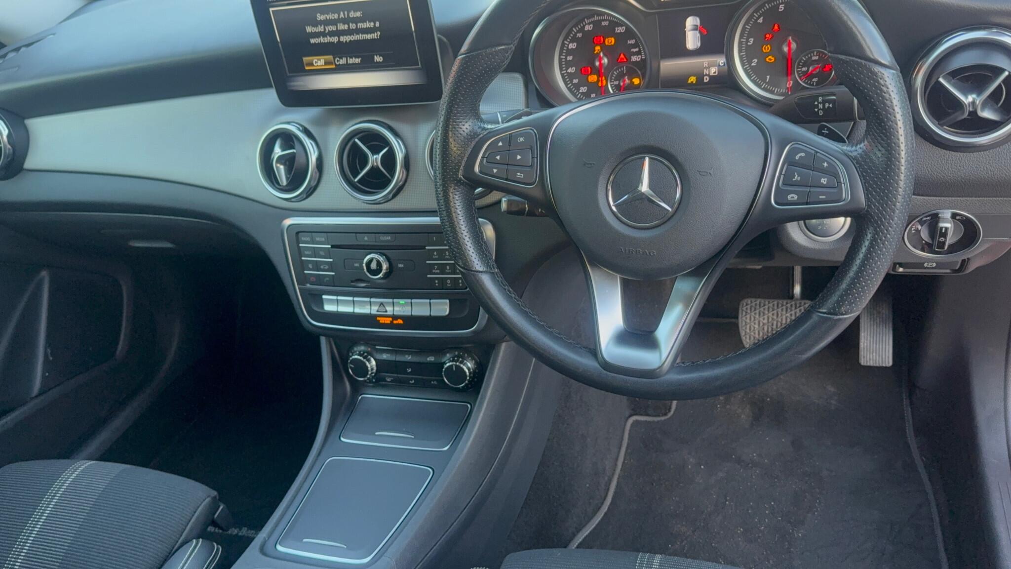 Mercedes-Benz GLA view 15
