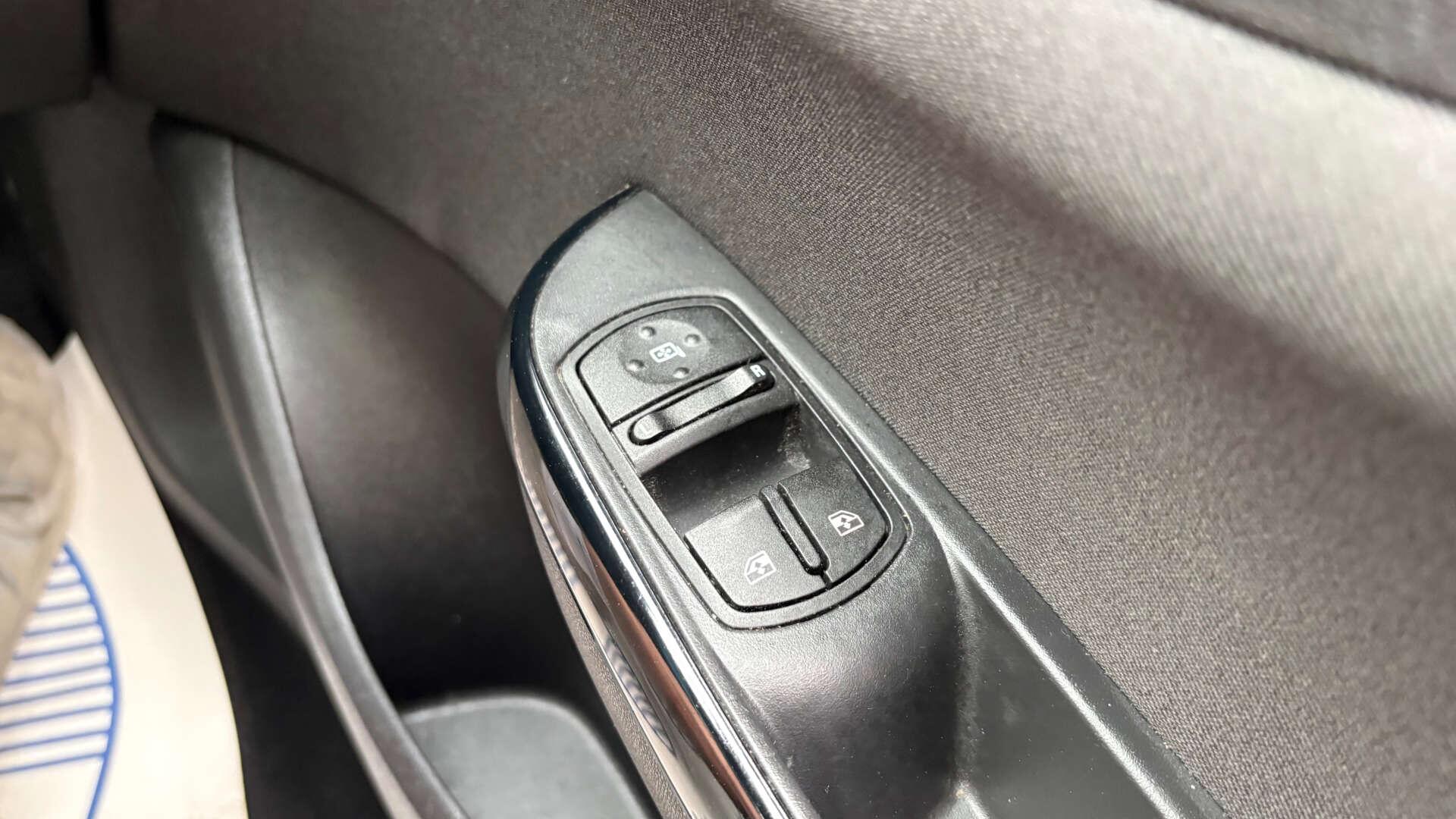 Vauxhall Corsa view 20