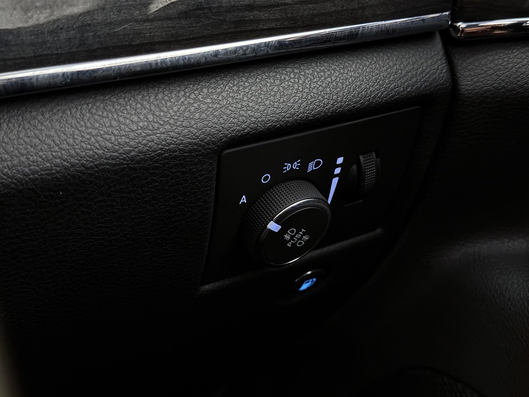 Jeep Grand Cherokee view 19