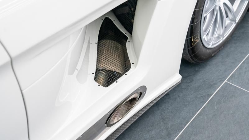 Mercedes-Benz SLS view 18