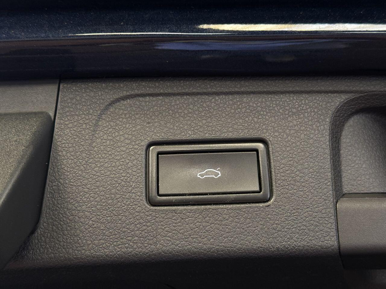 Volkswagen Passat view 18