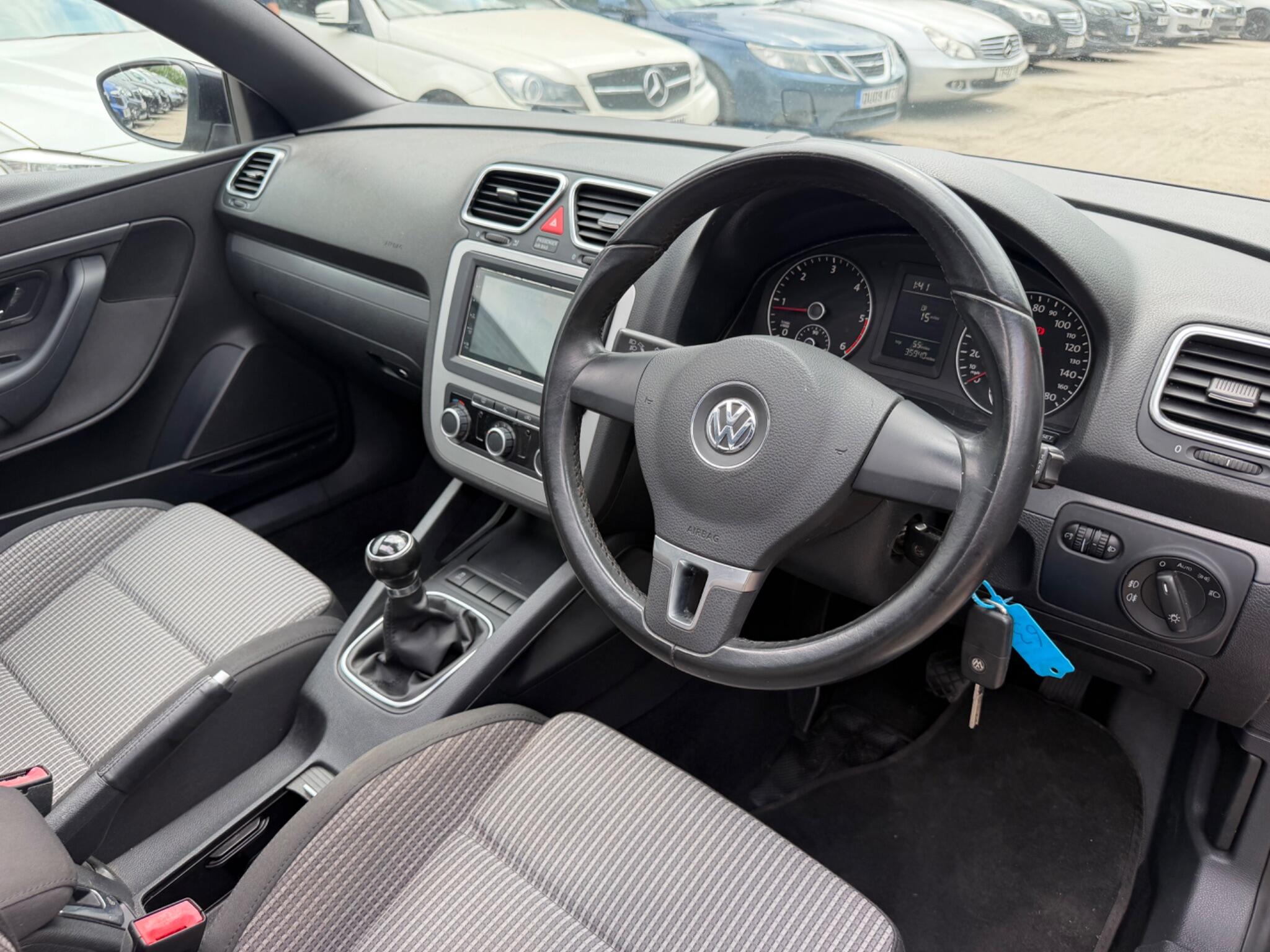 Volkswagen Eos view 11