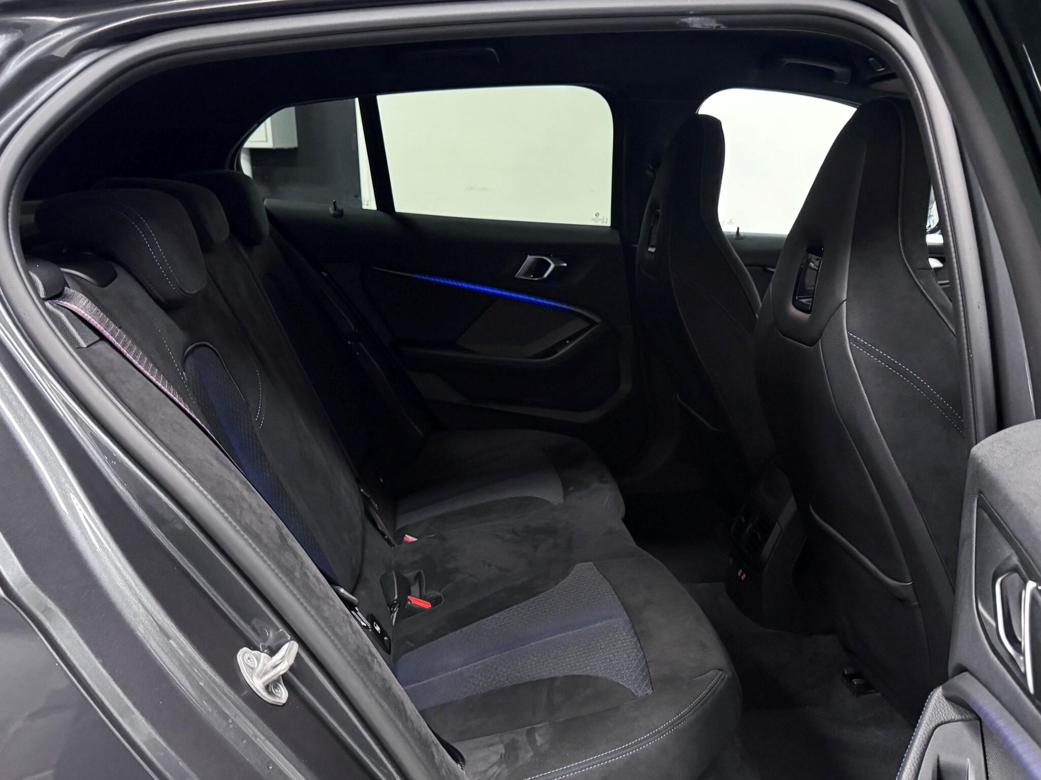 BMW 1 Series view 8