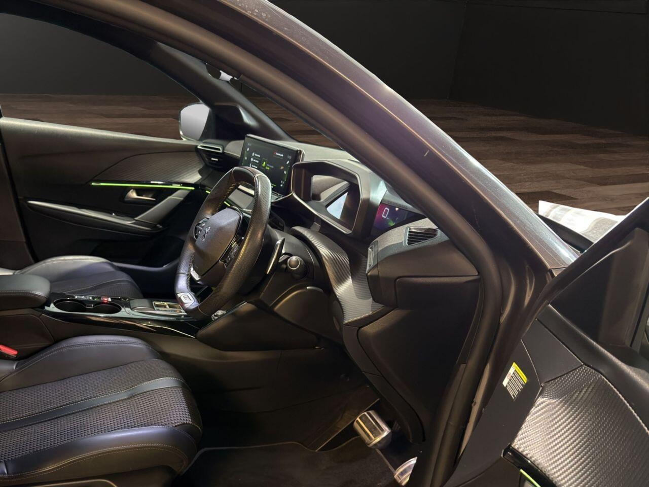 Peugeot 208 view 12