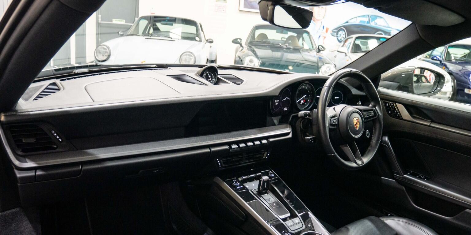 Porsche 911 view 17