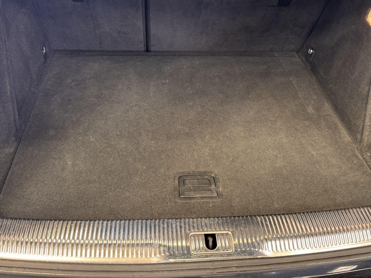 Audi Q3 view 17