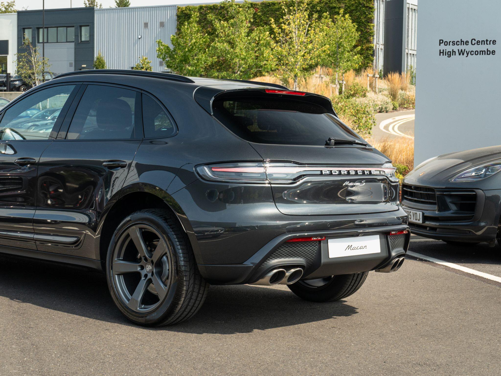 Porsche Macan view 10