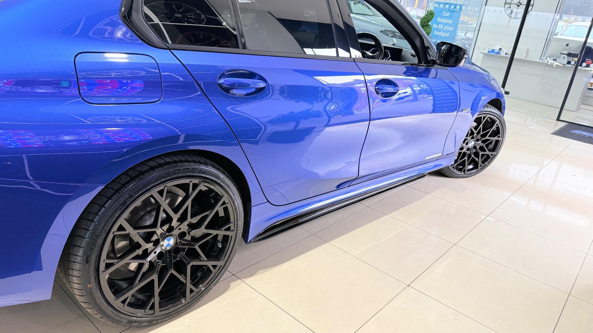 BMW 3 Series view 28