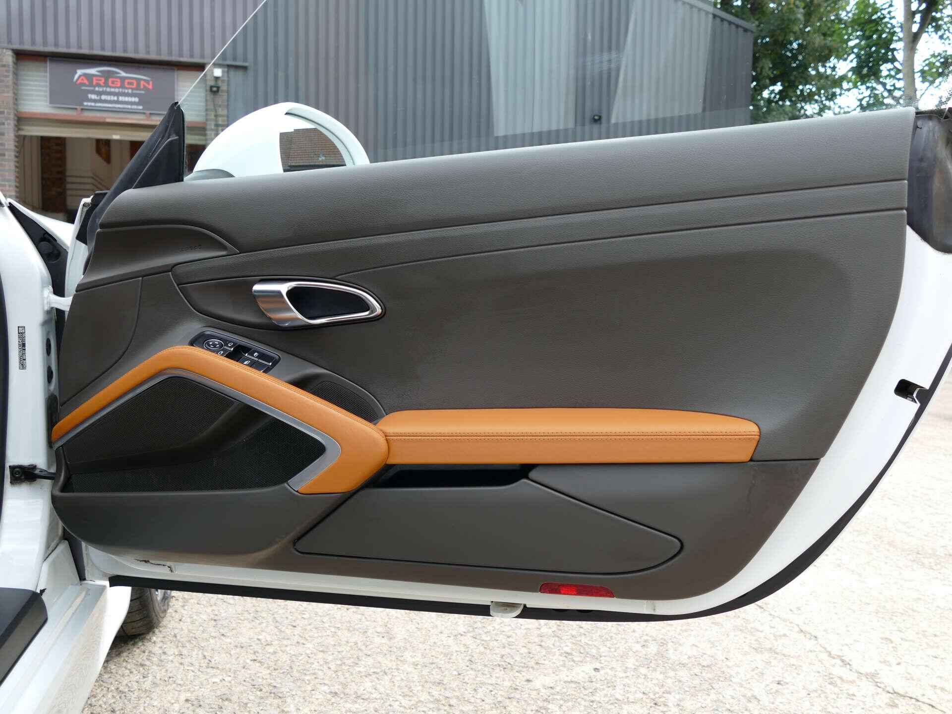 Porsche Cayman view 27