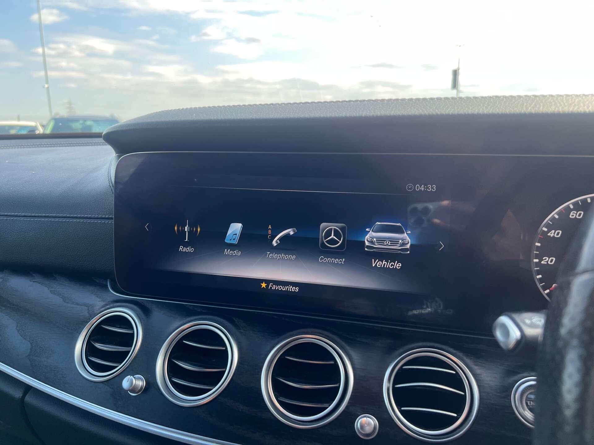 Mercedes-Benz E-Class view 31