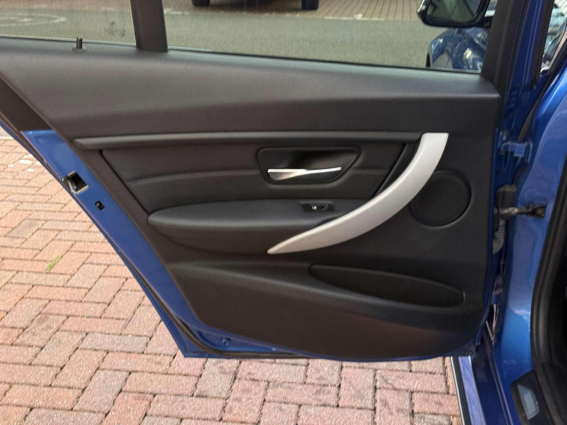 BMW 3 Series view 54