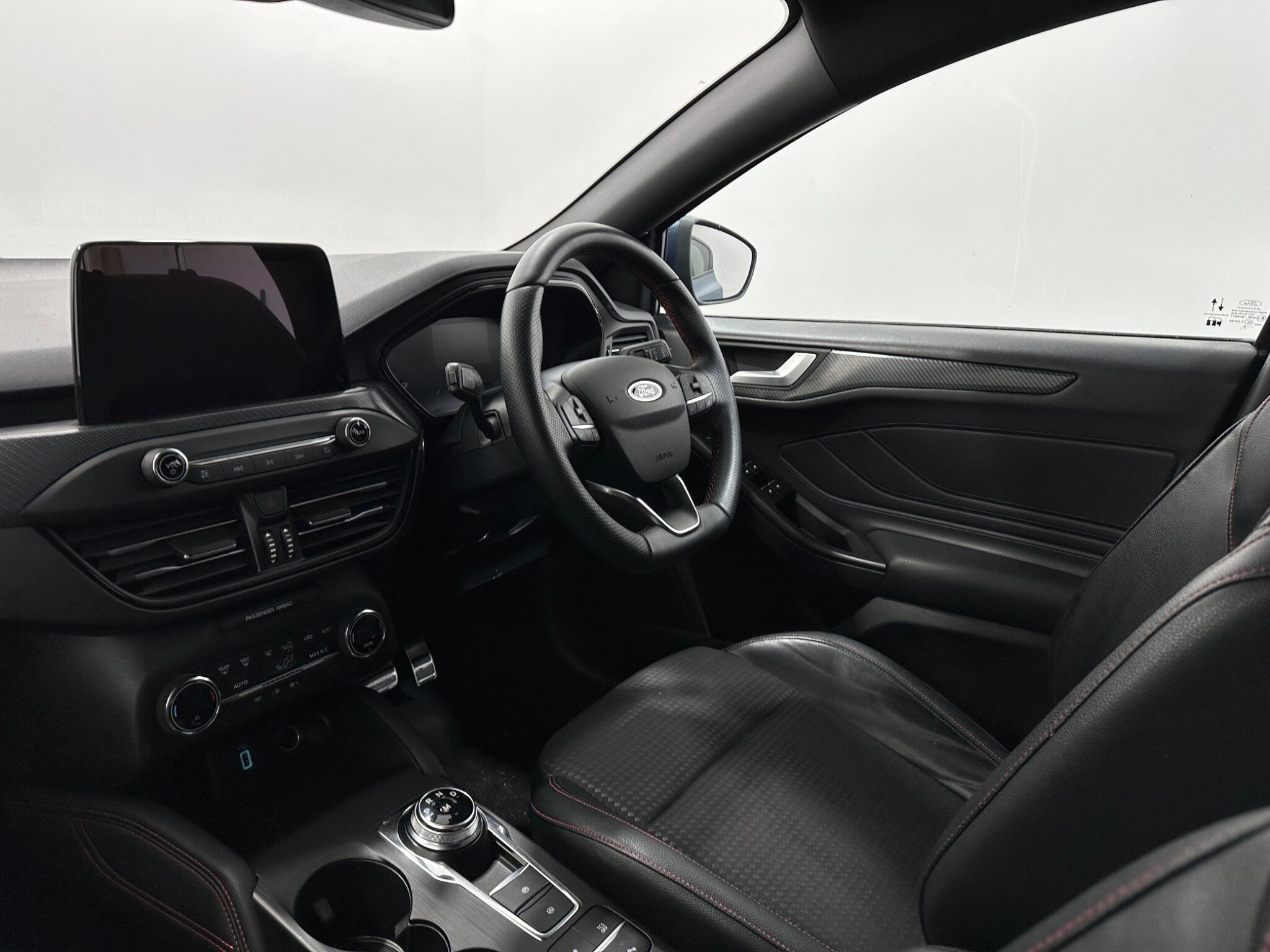 Ford Focus view 32