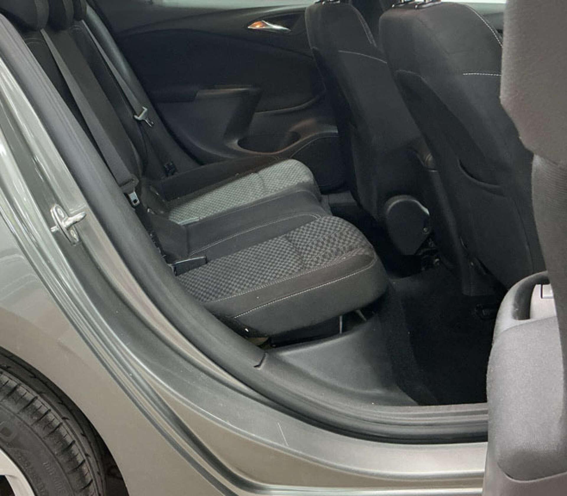 Vauxhall Astra view 5