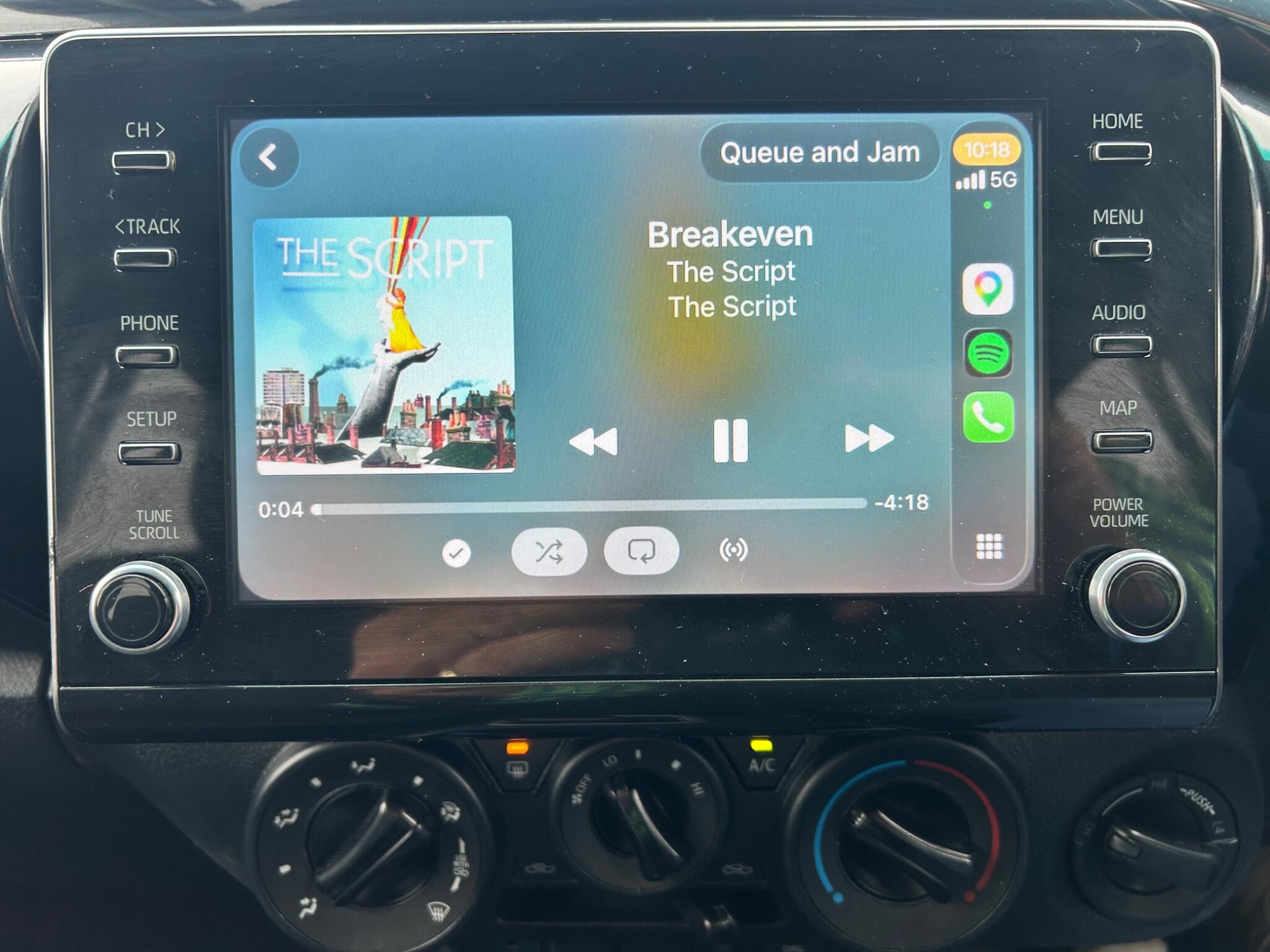 Toyota Hilux view 33