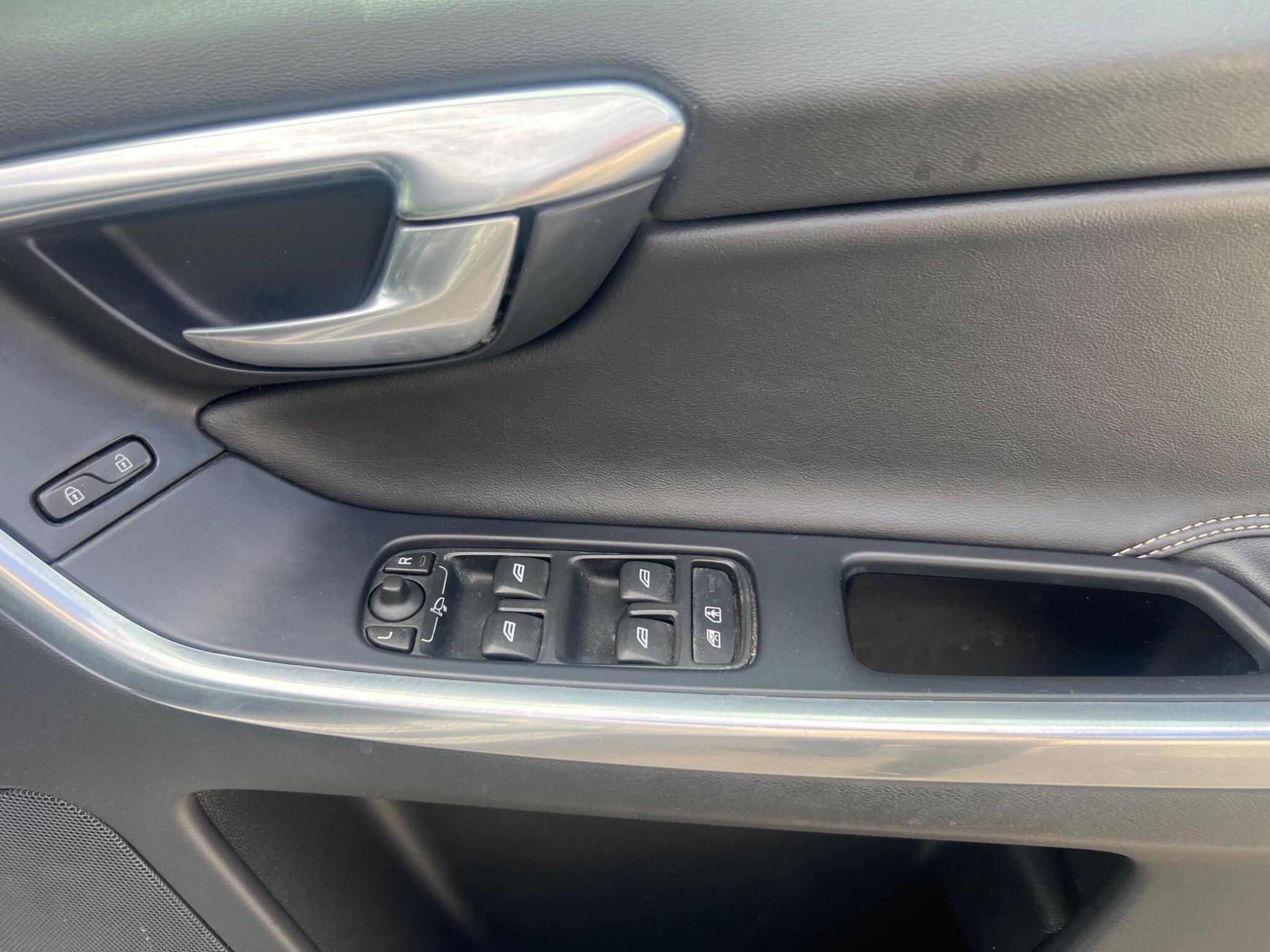 Volvo XC60 view 19