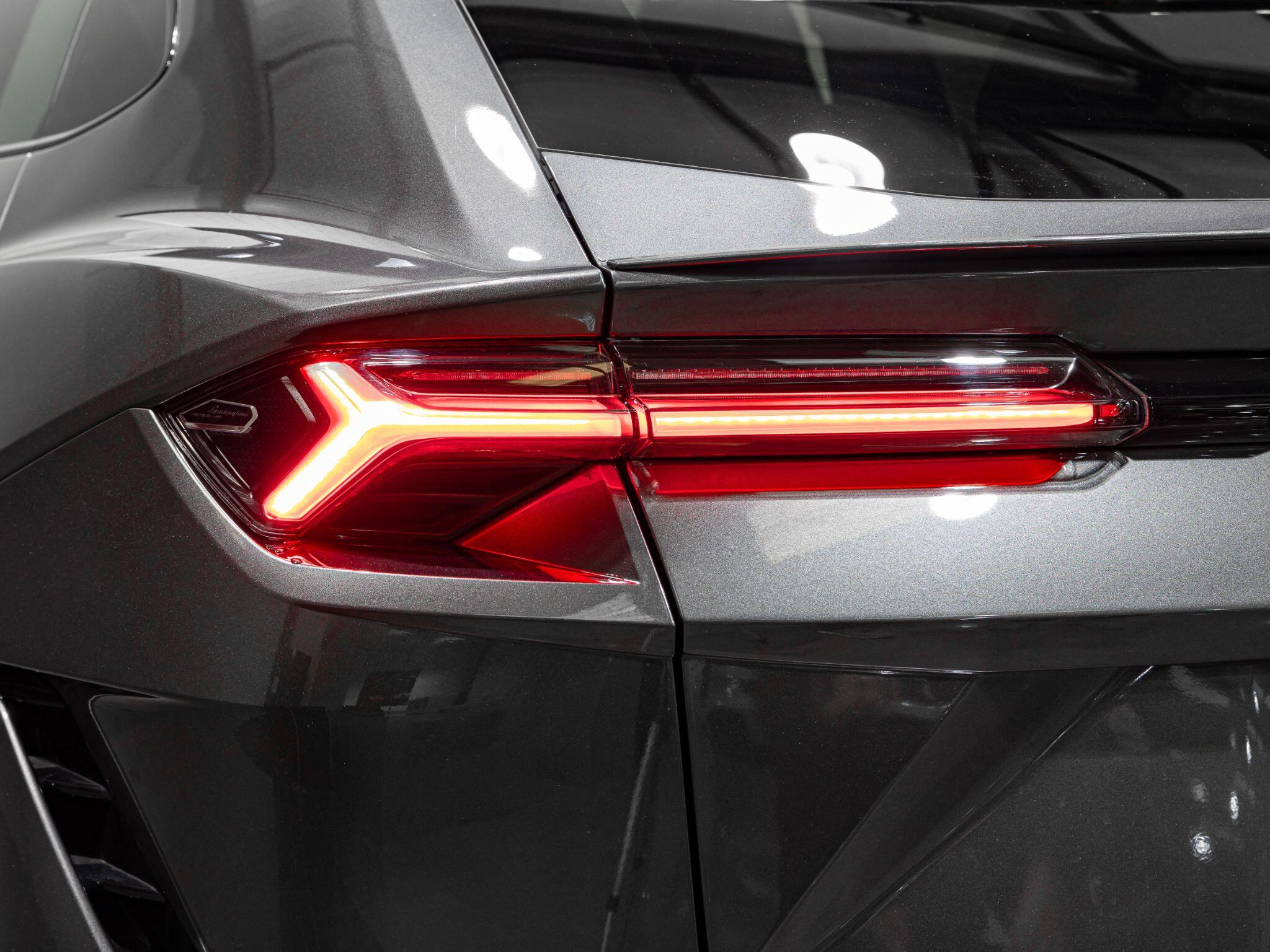 Lamborghini Urus view 13