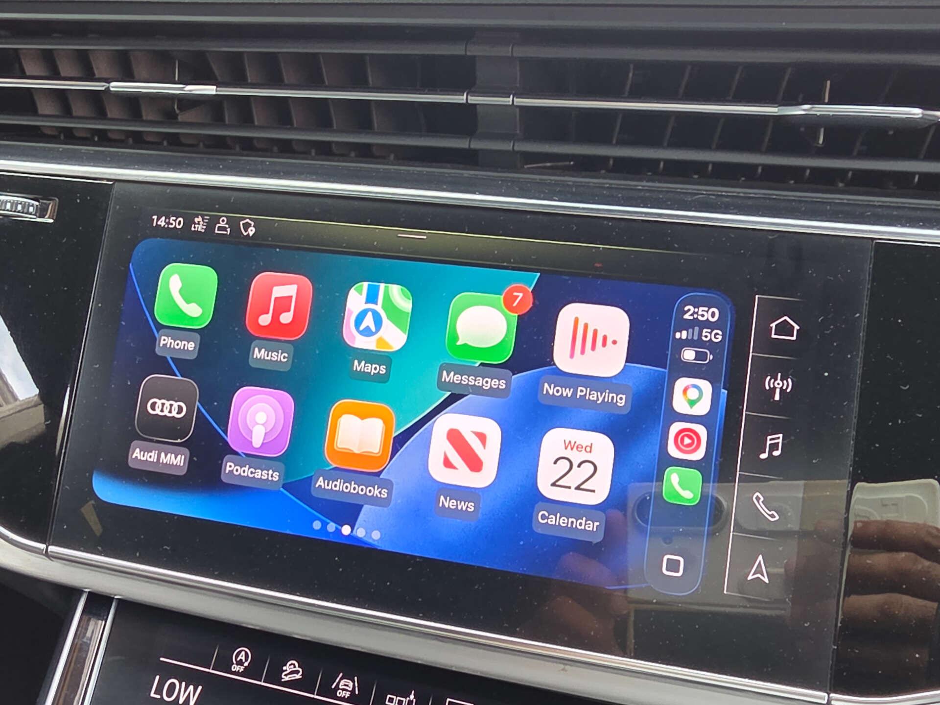 Audi Q8 view 25