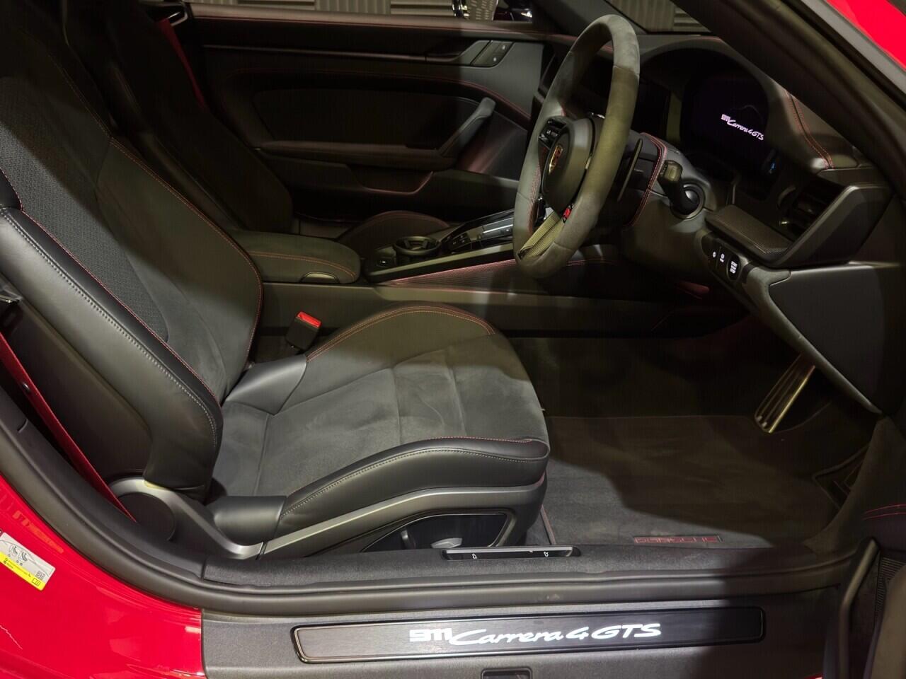Porsche 911 view 12