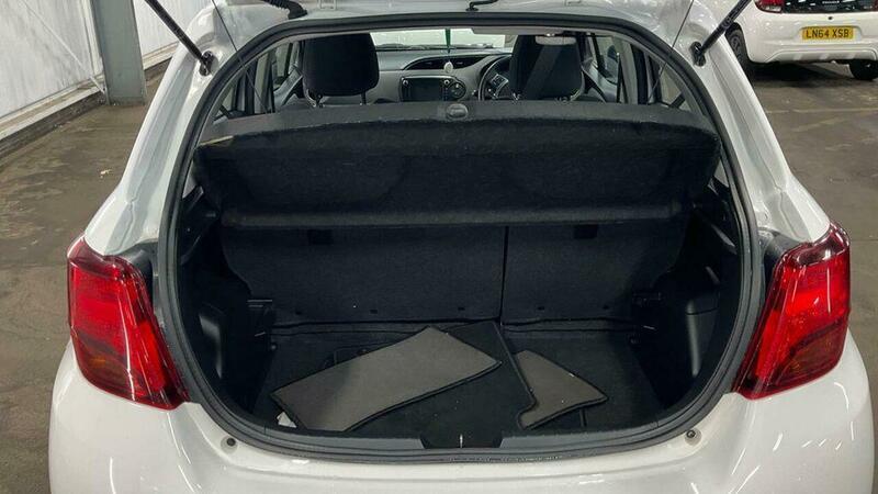 Toyota Yaris view 9