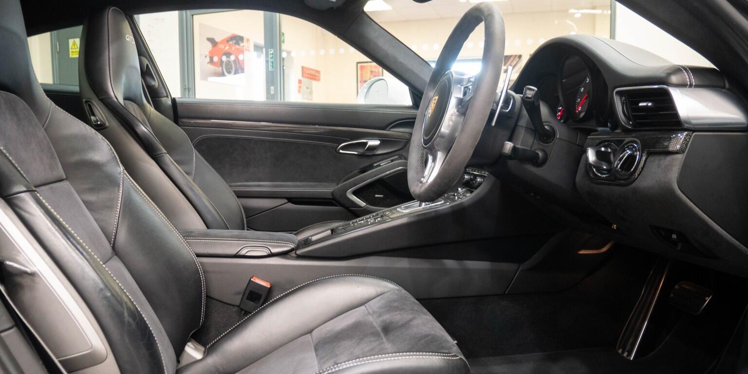 Porsche 911 view 14