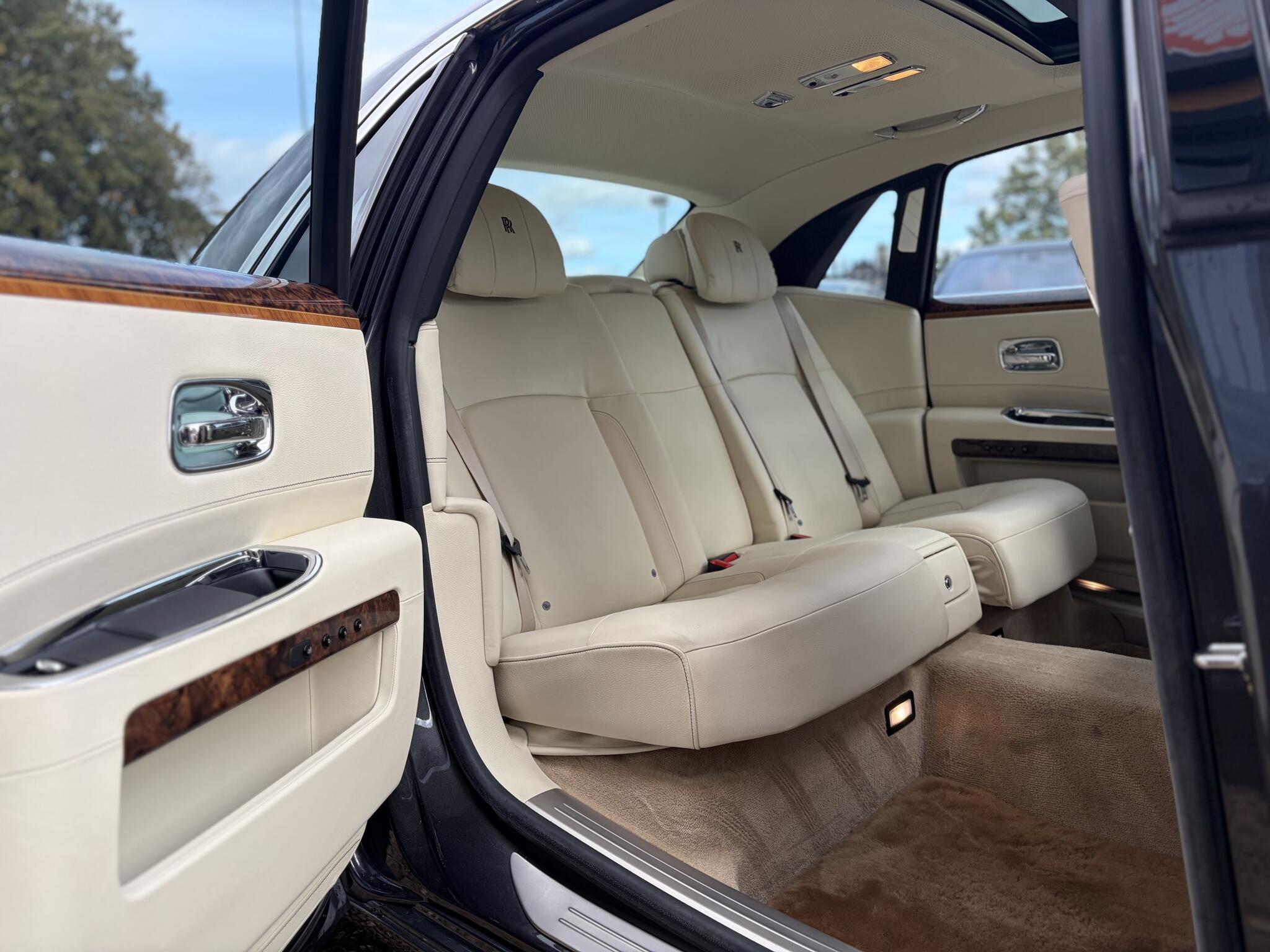 Rolls-Royce Ghost view 38