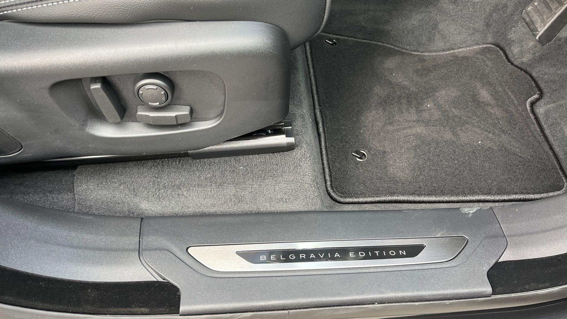 Land Rover Range Rover Velar view 31