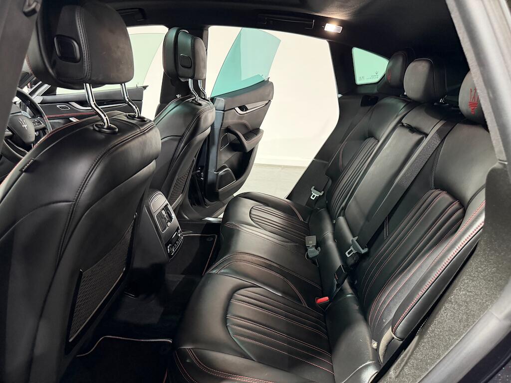 Maserati Levante view 23