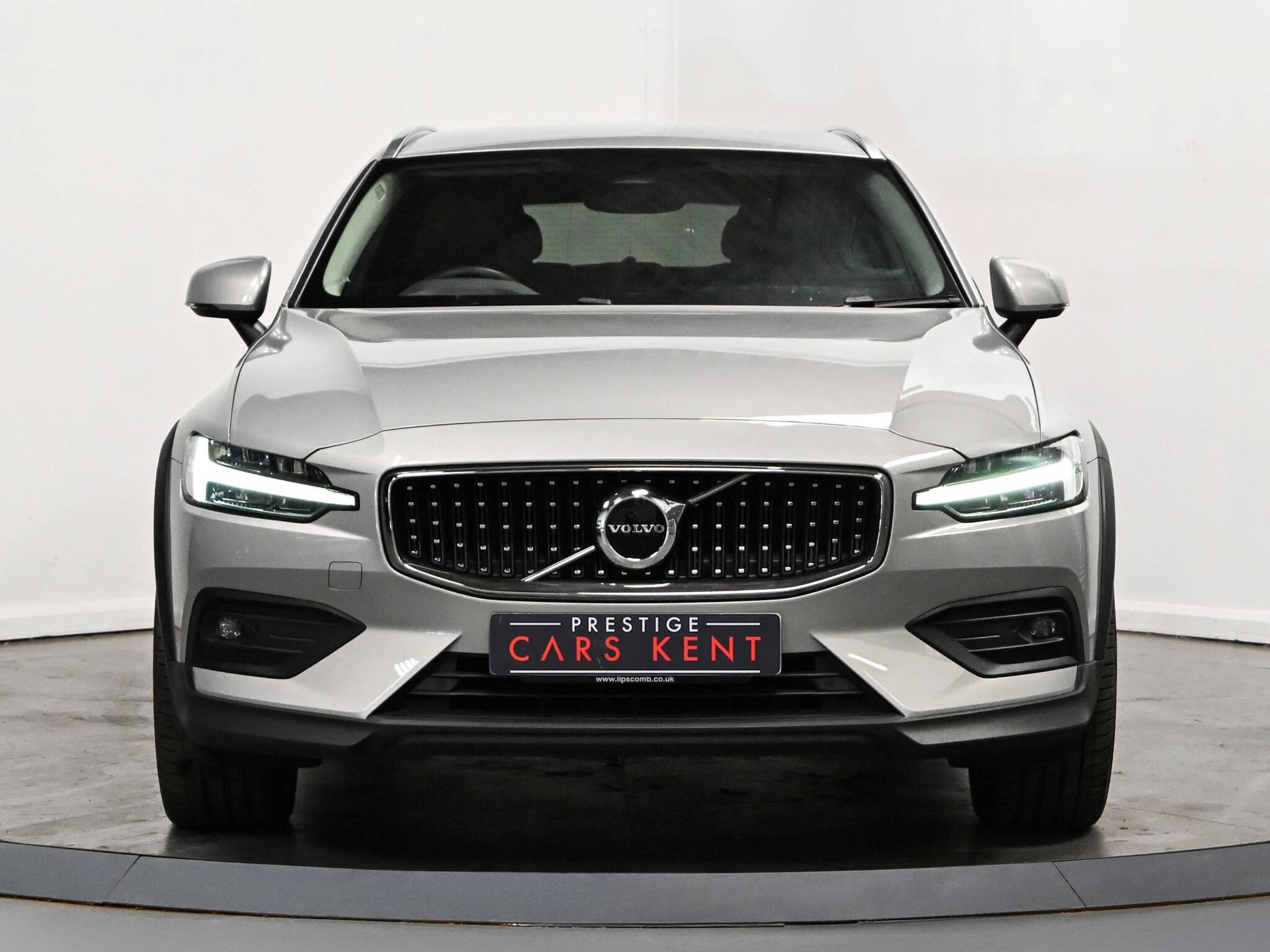 Volvo V60 Cross Country view 7